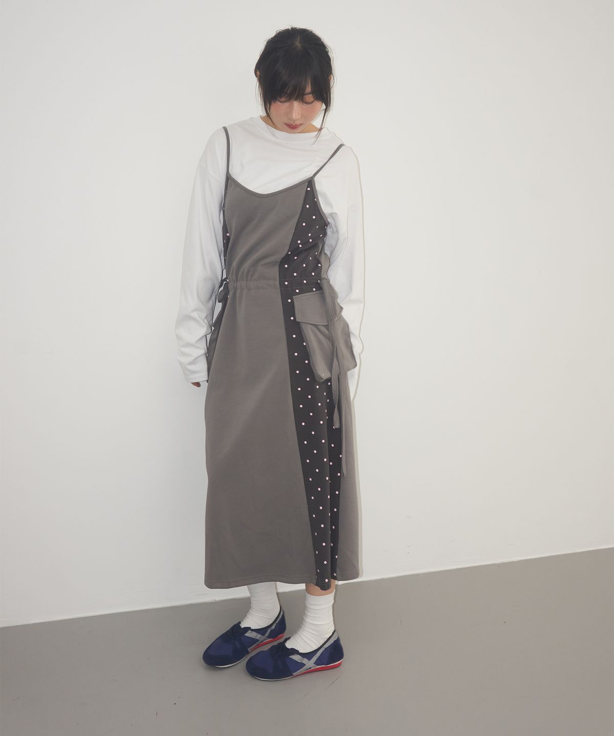썸플레이스(SOME PLACE) 도트 포인트 스트랩 레이어드 나시 롱 카고 원피스_2COLOR