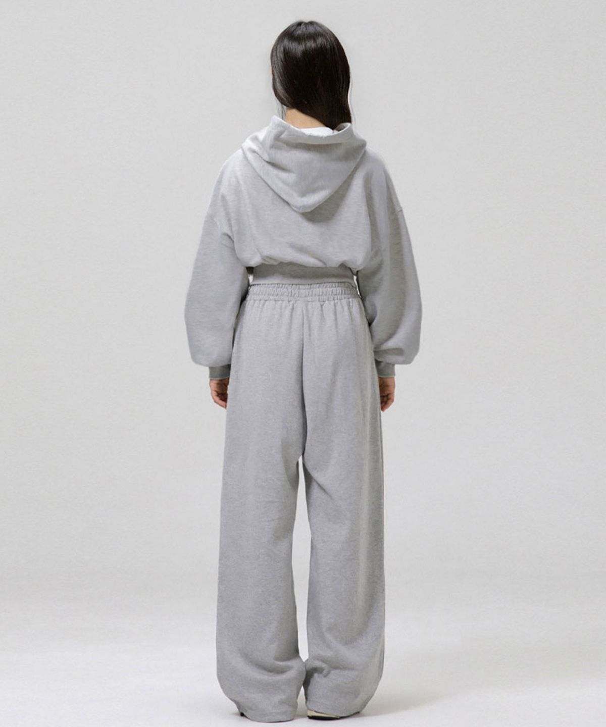 그랜피니(GRANFINNY) 오버핏  GRFN 크롭 후드 집업 + 원턱 스트링 트레이닝 팬츠 셋업- 멜란지