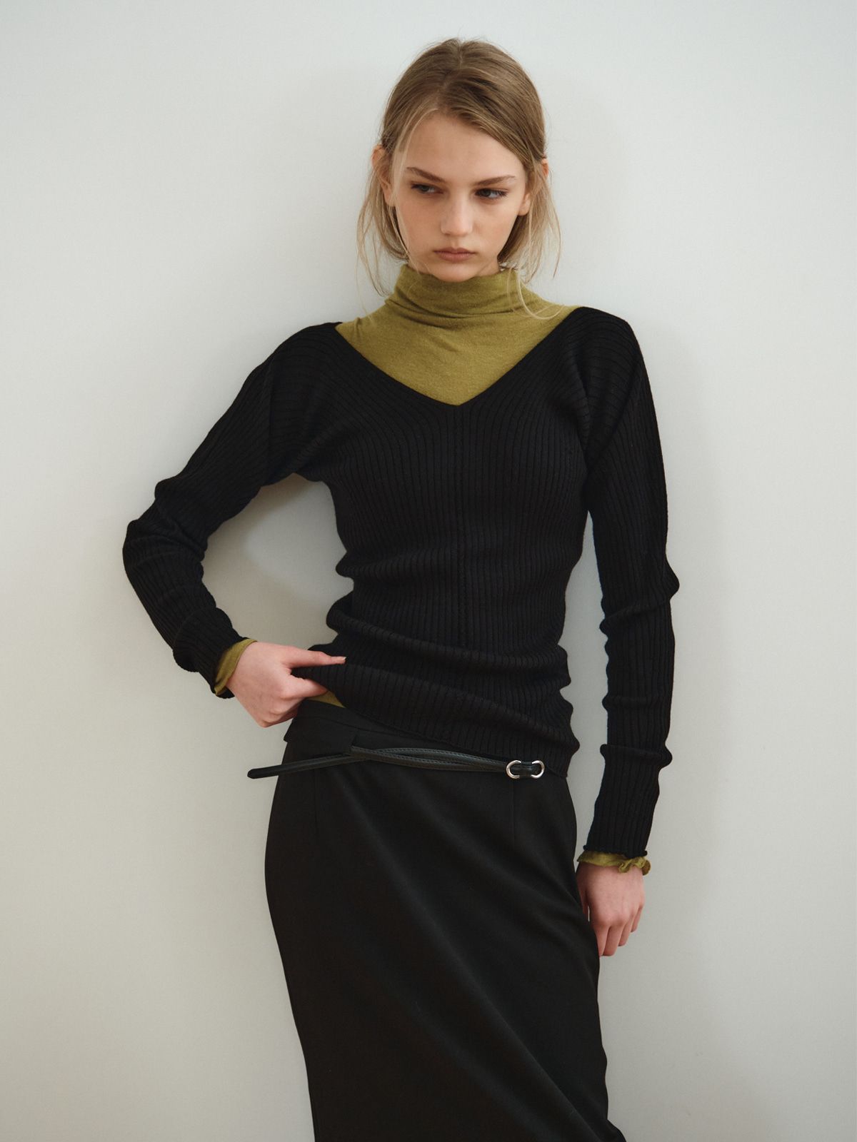 리플레인(REPLAIN) SEAMLESS RIB TOP_BLACK