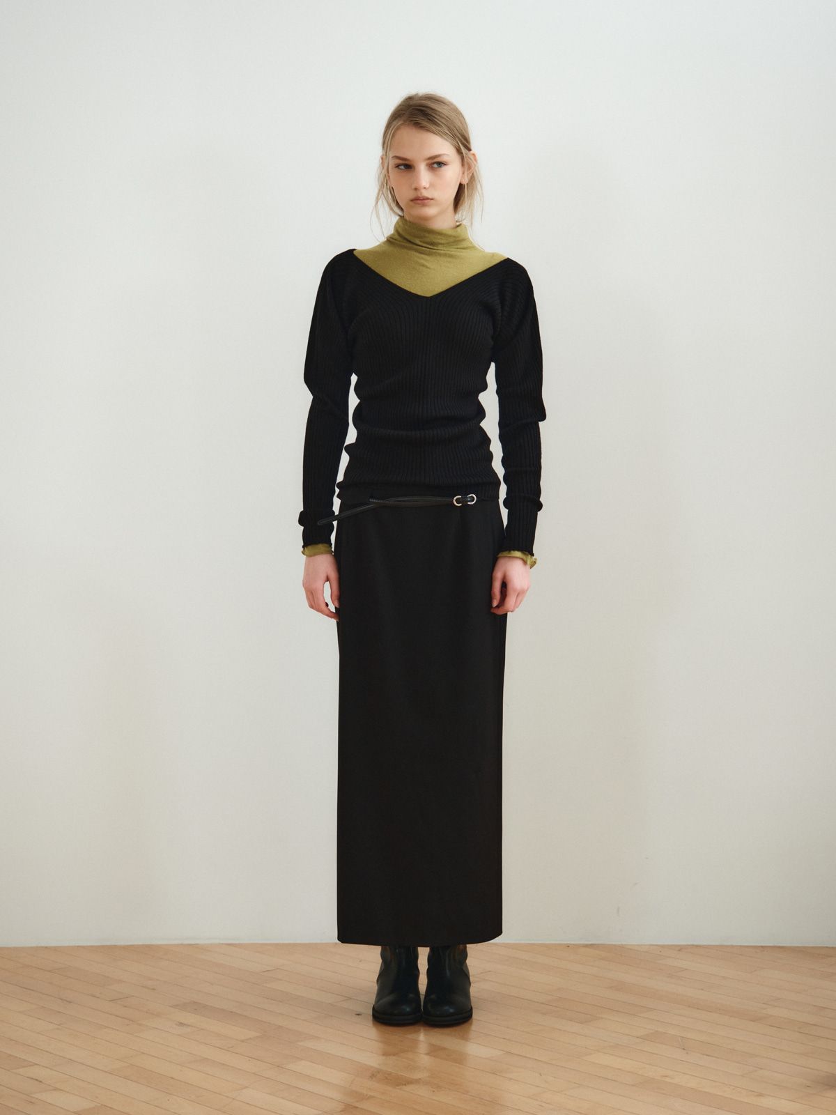리플레인(REPLAIN) SEAMLESS RIB TOP_BLACK