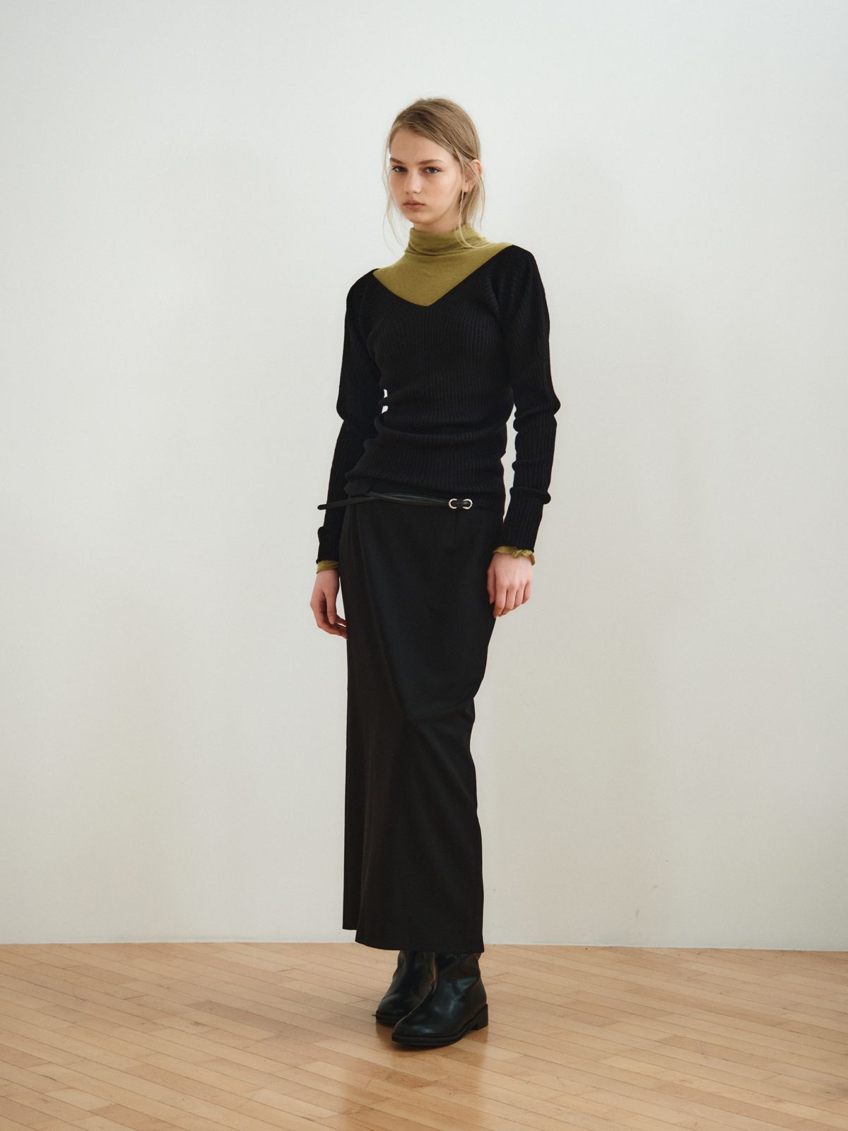 리플레인(REPLAIN) SEAMLESS RIB TOP_BLACK