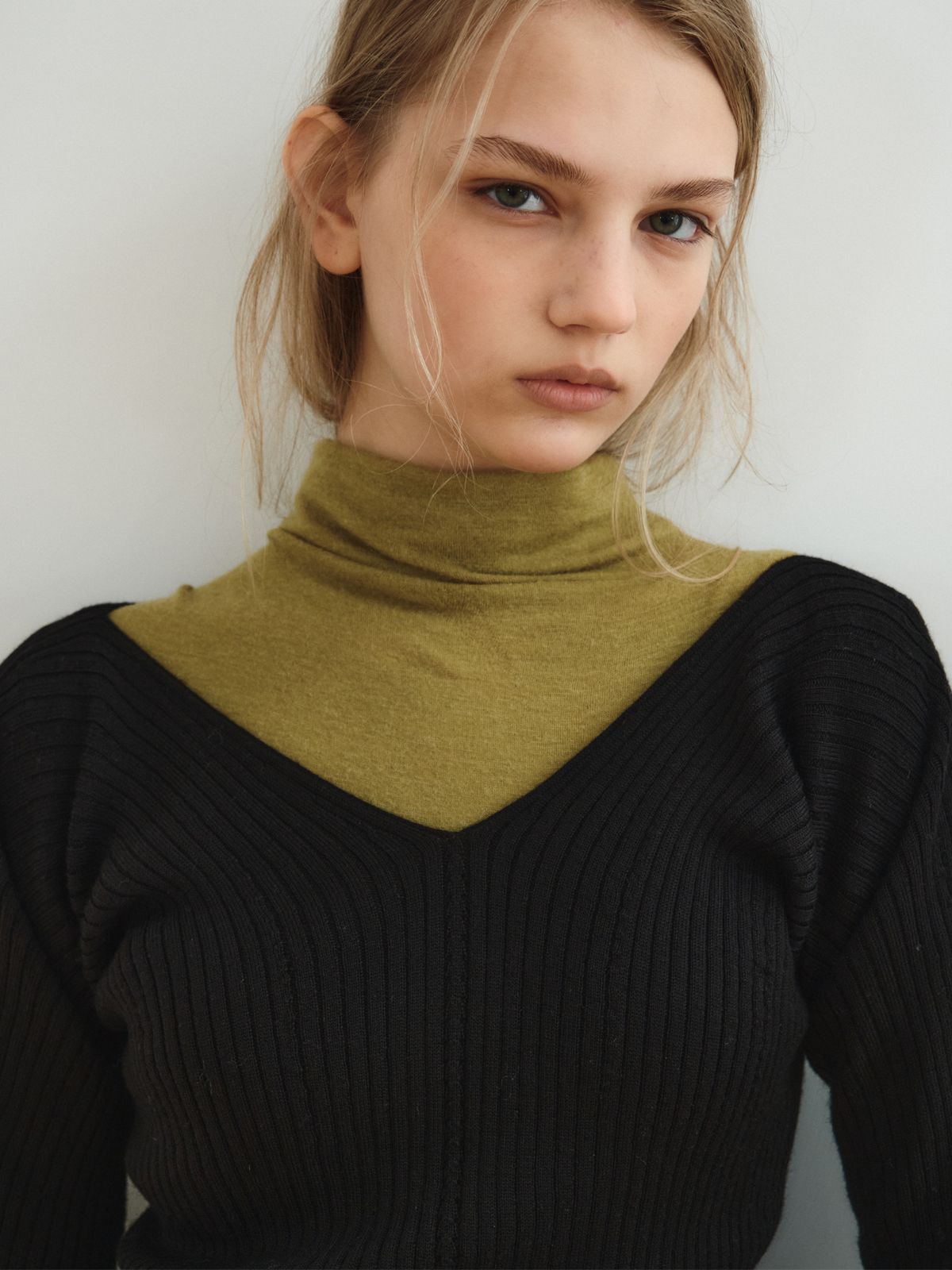 리플레인(REPLAIN) SEAMLESS RIB TOP_BLACK