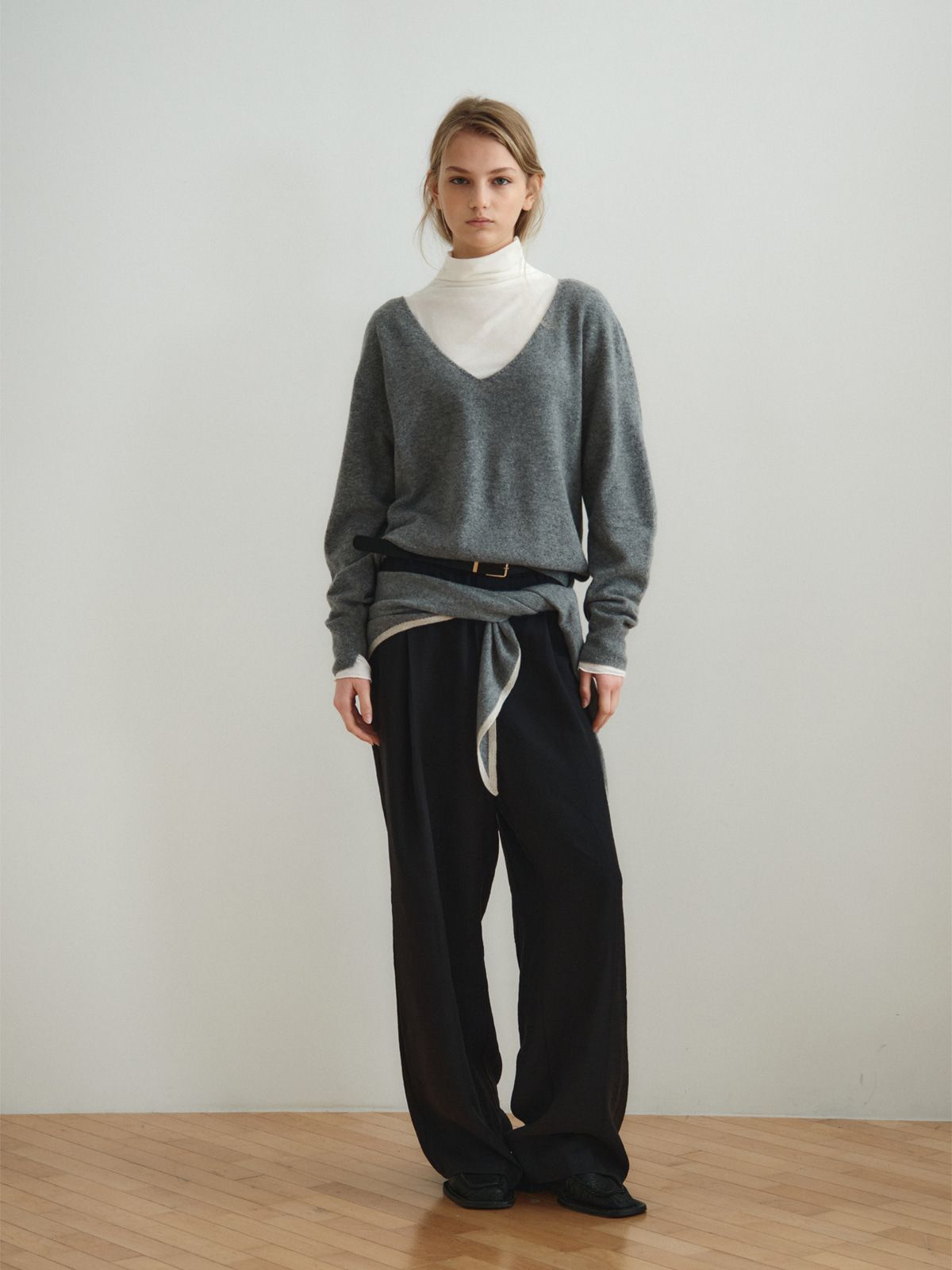리플레인(REPLAIN) WOOL CASHMERE DEEP V-NECK TOP_GREY