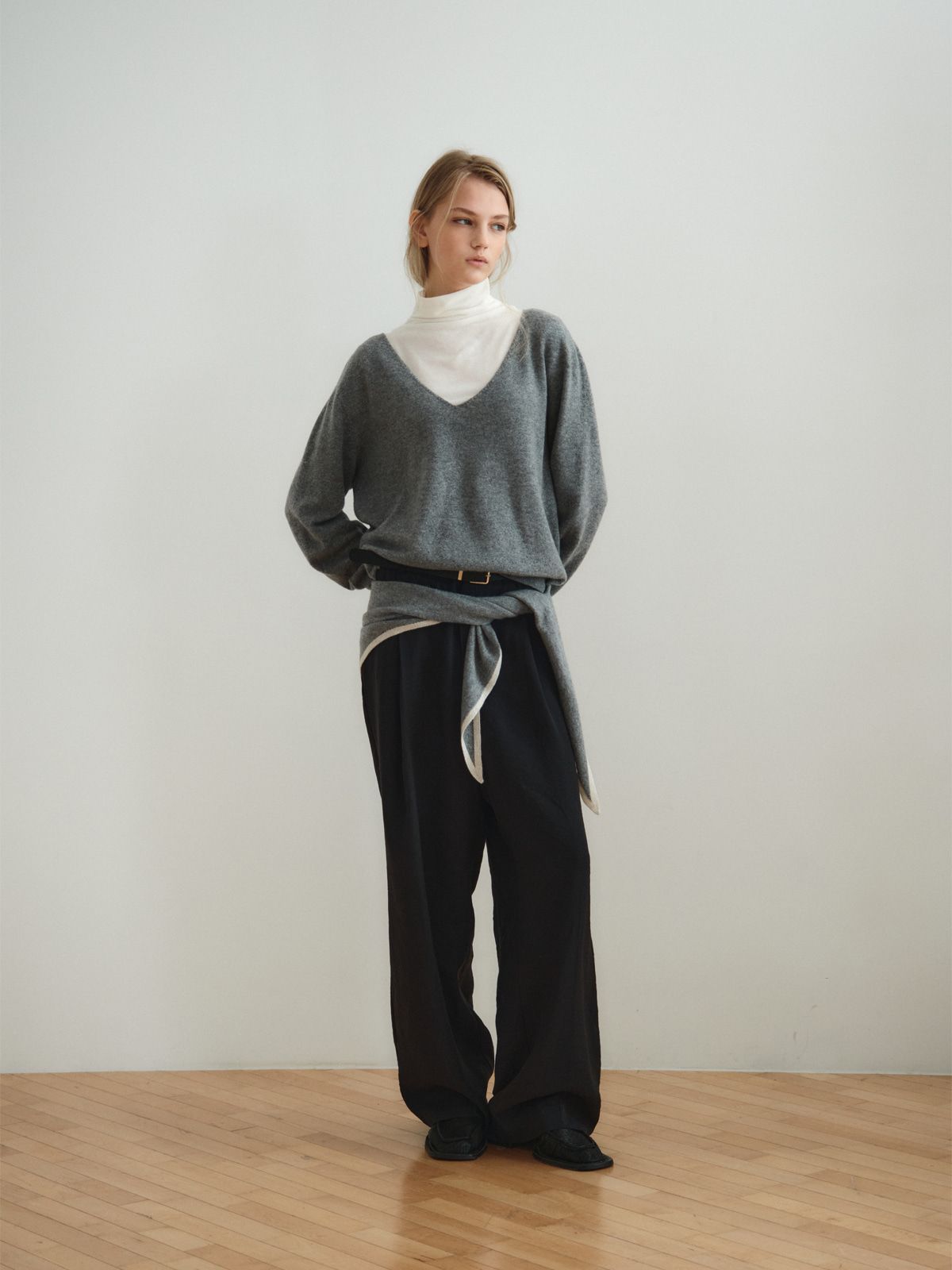 리플레인(REPLAIN) WOOL CASHMERE DEEP V-NECK TOP_GREY
