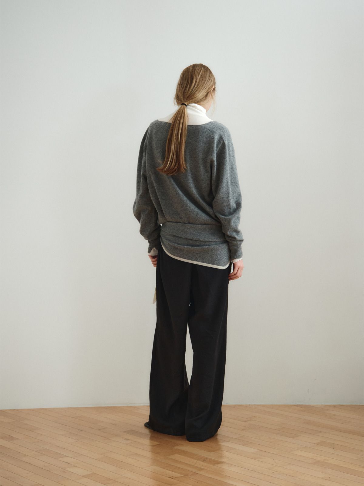 리플레인(REPLAIN) WOOL CASHMERE DEEP V-NECK TOP_GREY
