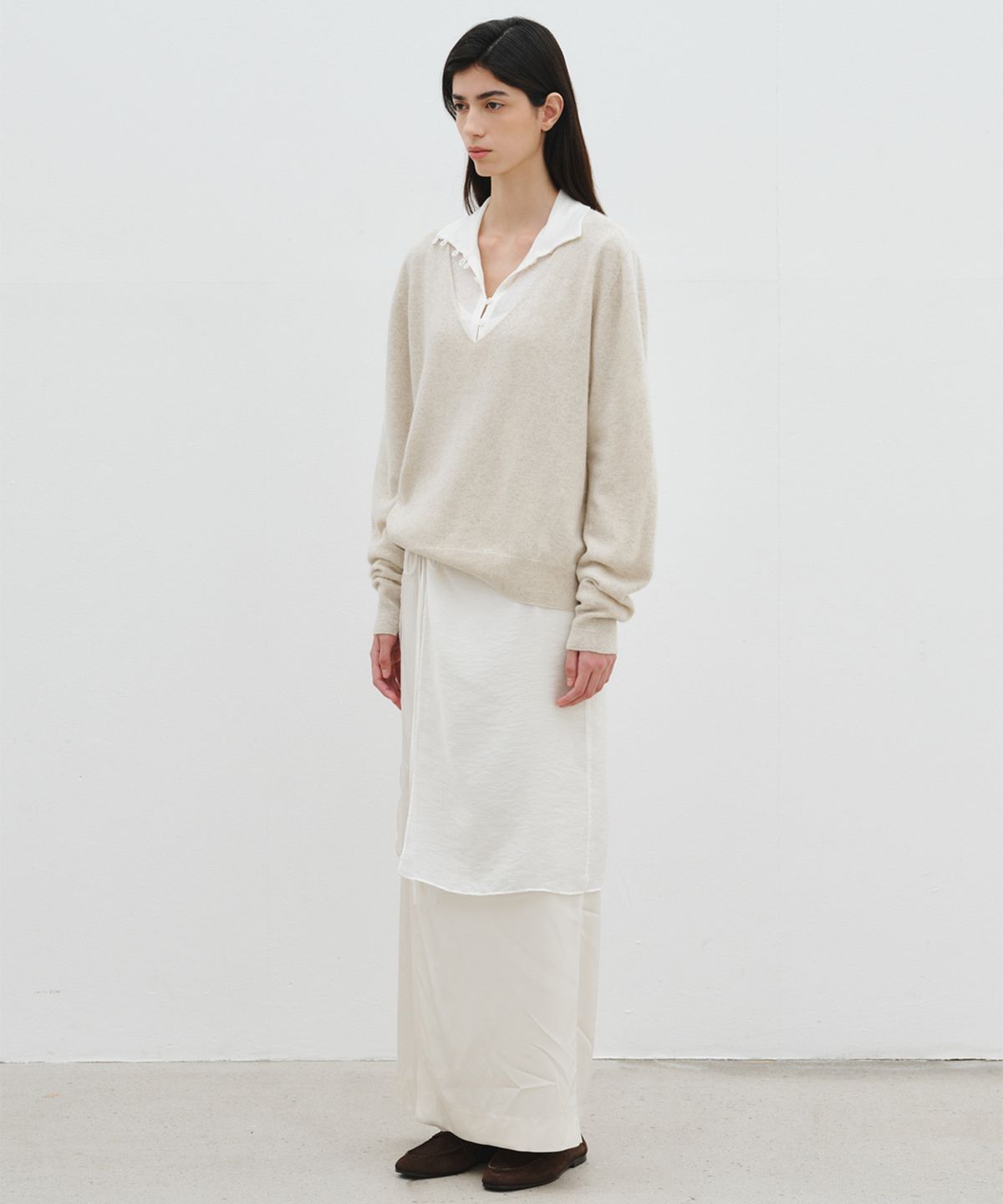 리플레인(REPLAIN) WOOL CASHMERE DEEP V-NECK TOP_PALE BEIGE