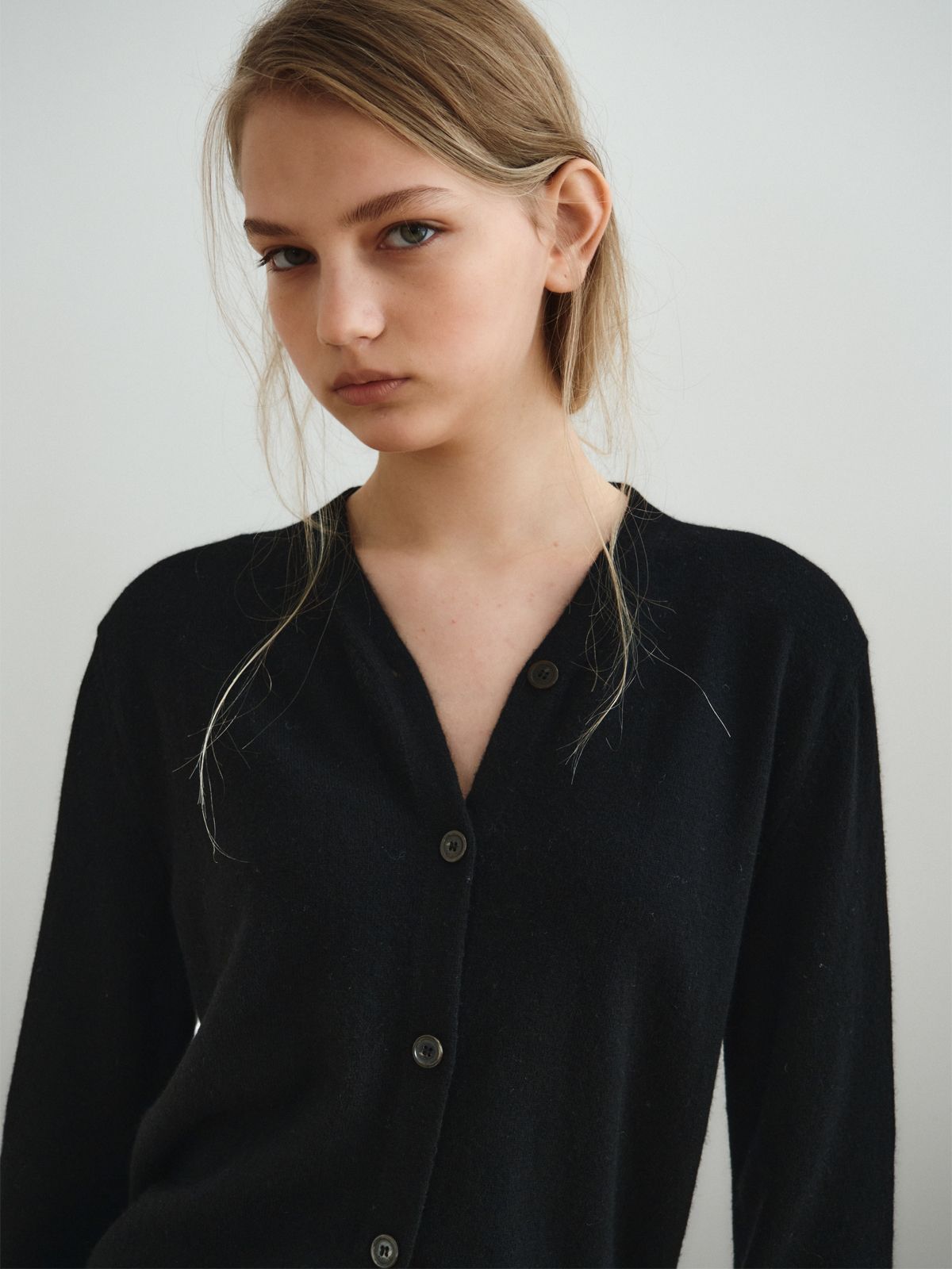 리플레인(REPLAIN) CASHMERE BLEND V-NECK CARDIGAN