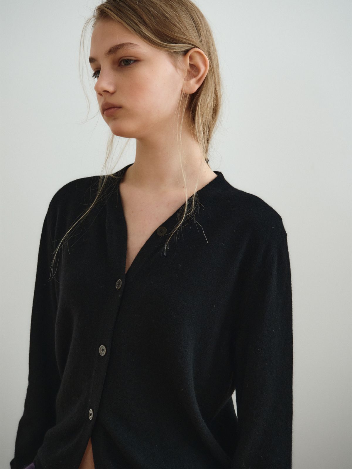 리플레인(REPLAIN) CASHMERE BLEND V-NECK CARDIGAN