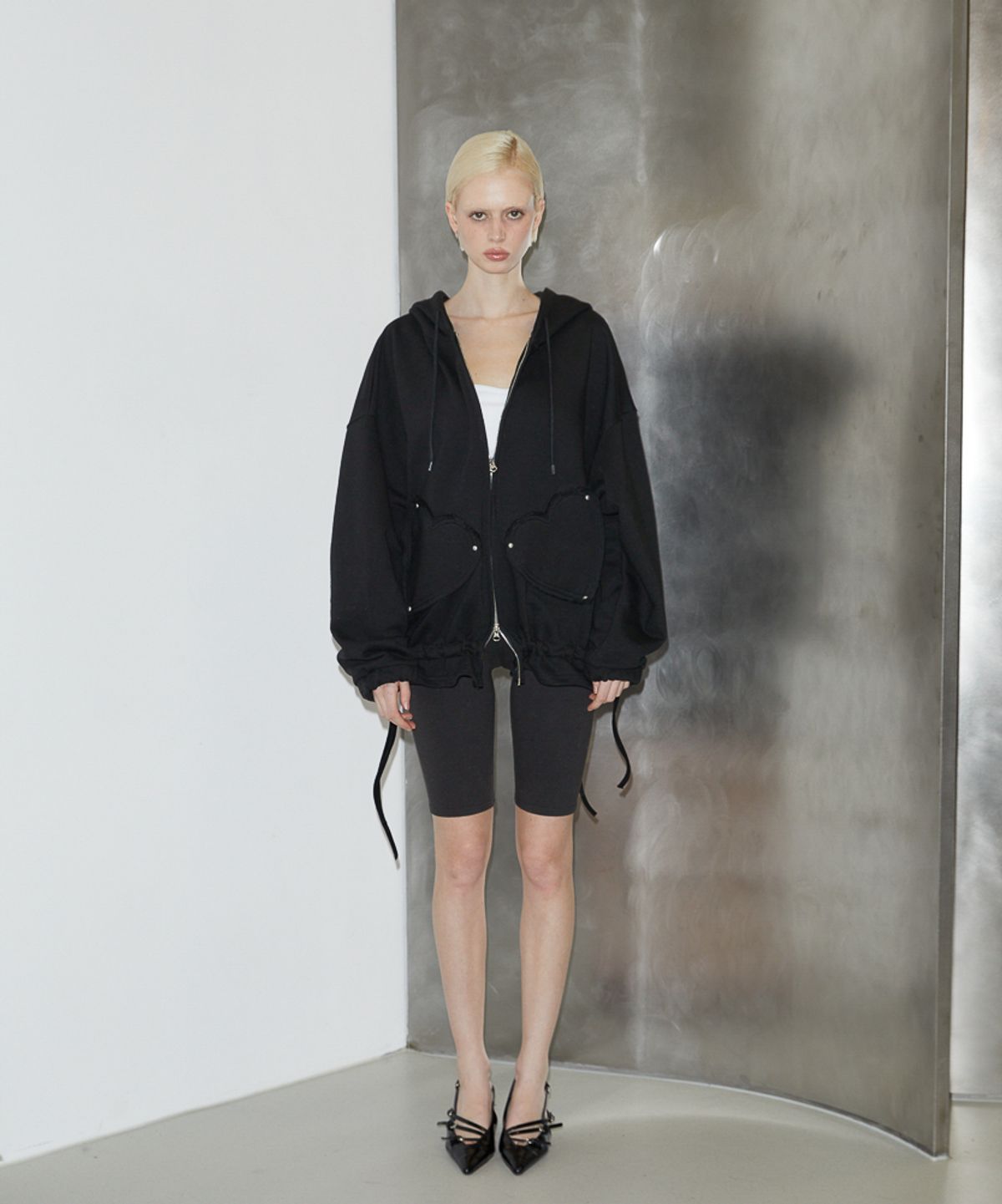 로제프란츠(ROSEFRANTZ) Heart Pocket Hood Zip-up [Black]