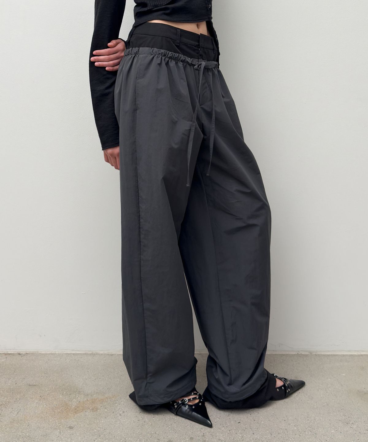 다이애그널(DIAGONAL) LAYERED STRAP TROUSERS (dark grey)