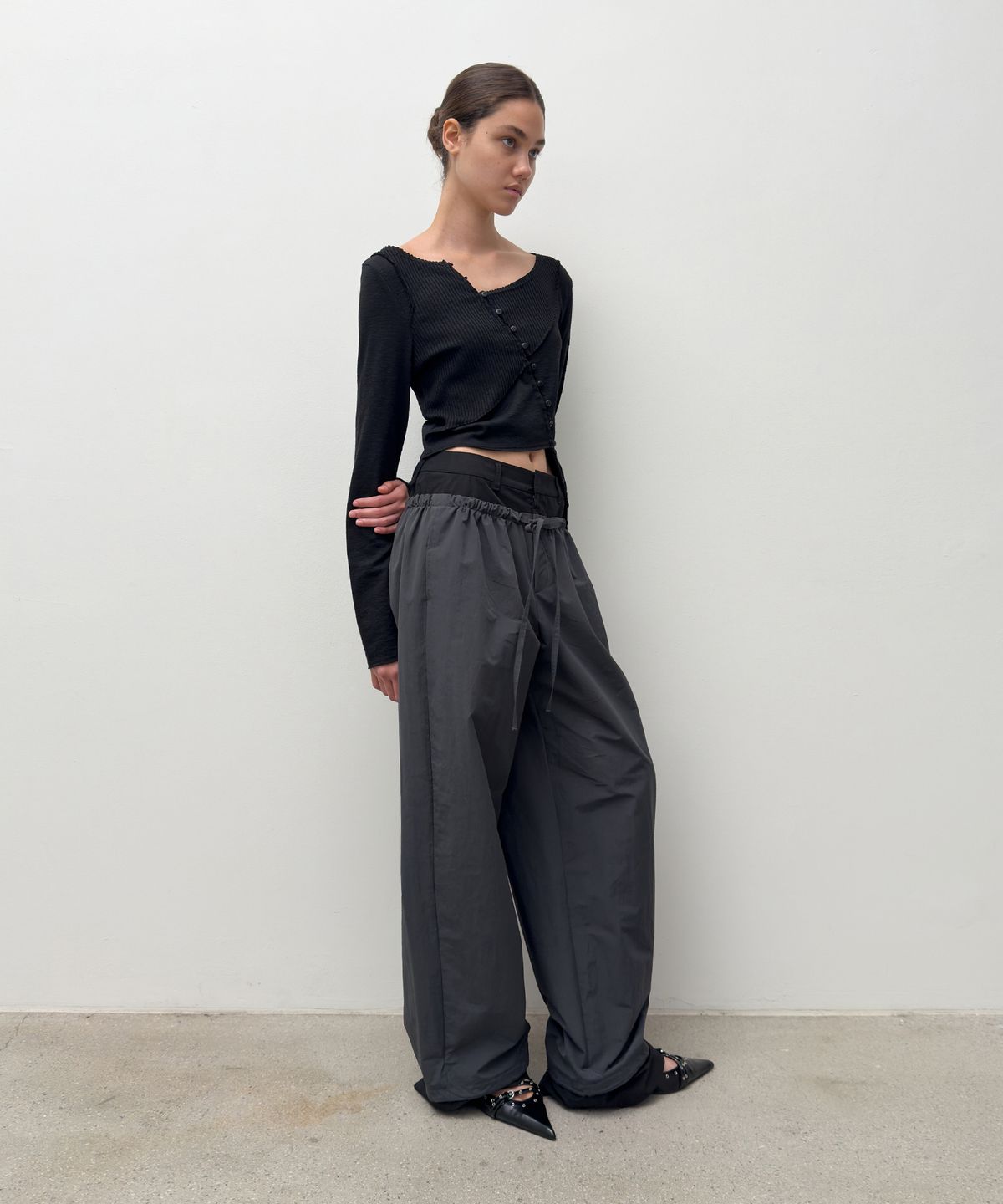 다이애그널(DIAGONAL) LAYERED STRAP TROUSERS (dark grey)