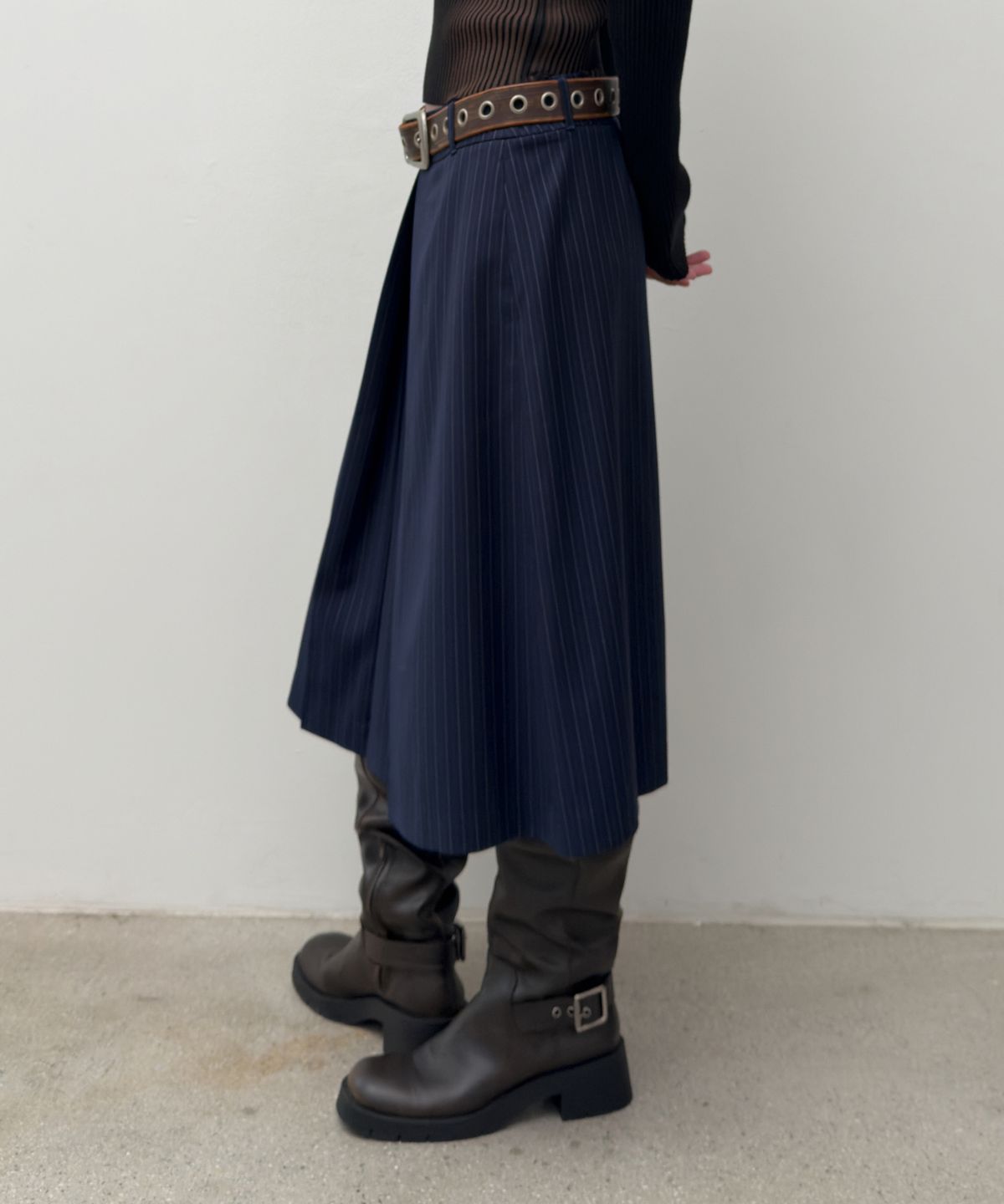 다이애그널(DIAGONAL) LOW RISE MIDI SKIRT (navy)