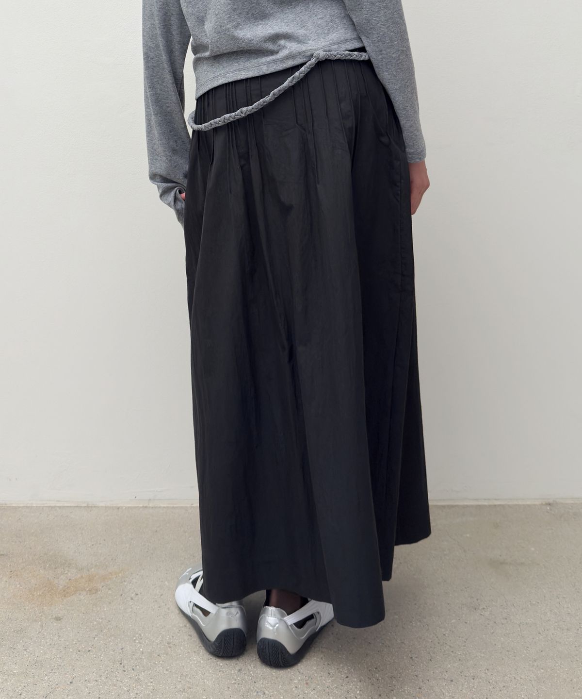 다이애그널(DIAGONAL) STITCHED TRAPEZE SKIRT (black)