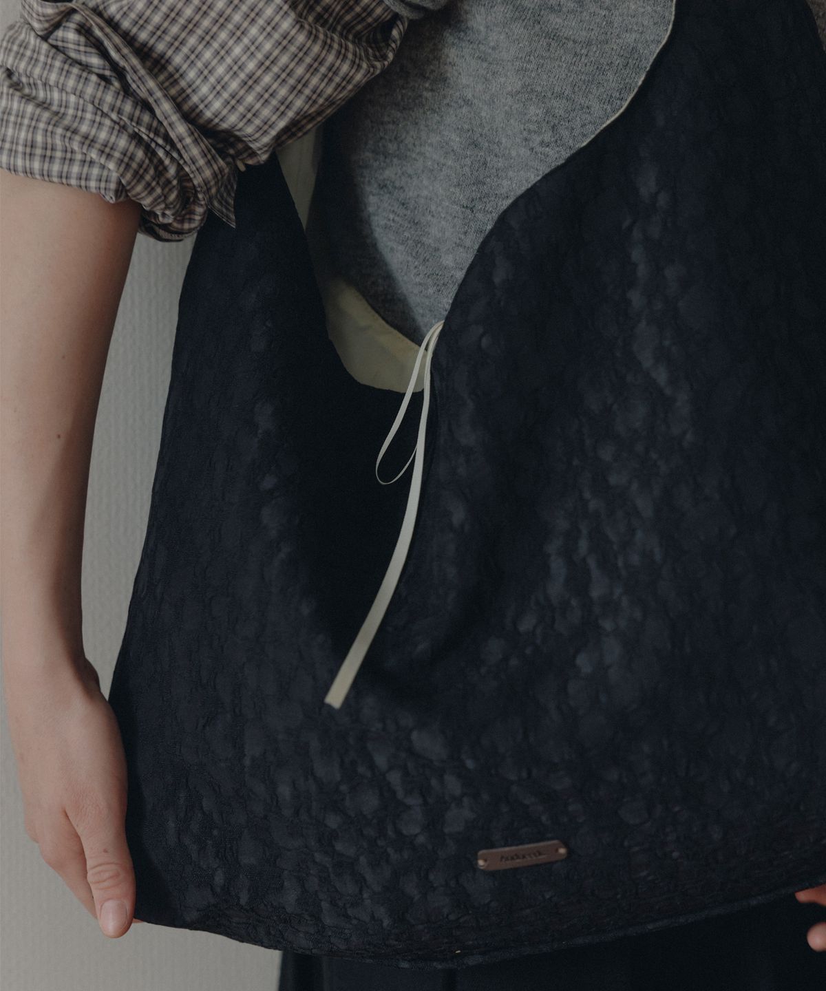 앤니즈(ANDNEEDS) Camilla reversible hobo bag (black)