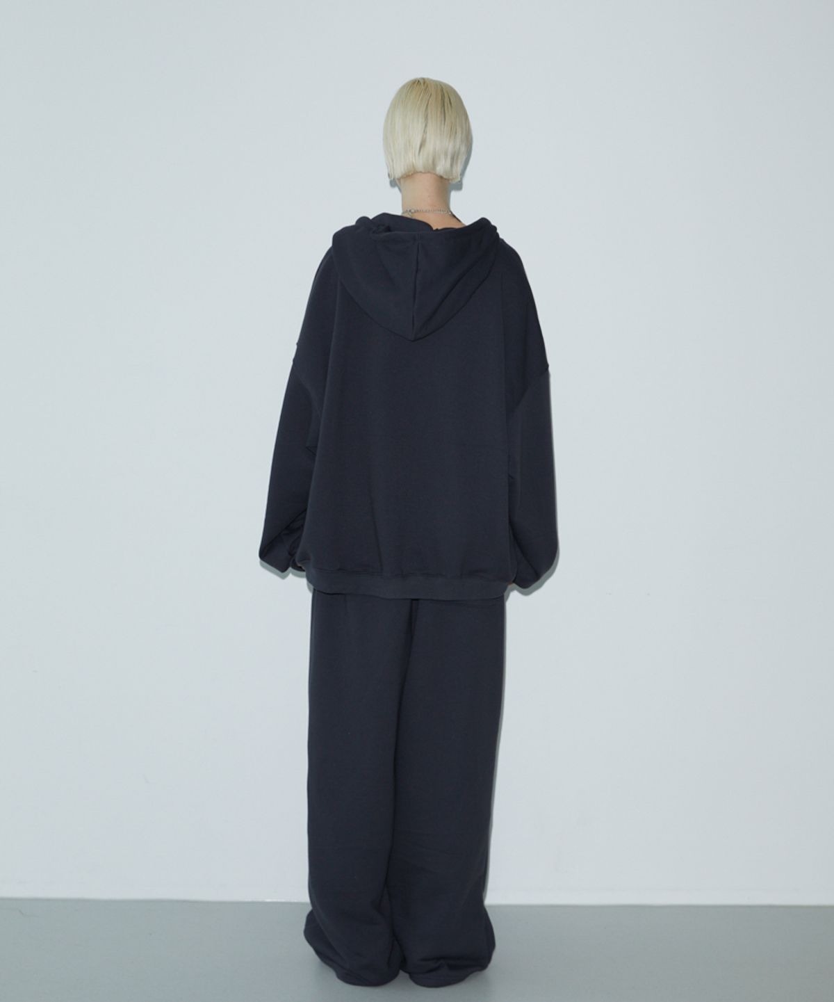 분트(VOONT) Lettering Embroidery Zip-up (CHARCOAL)