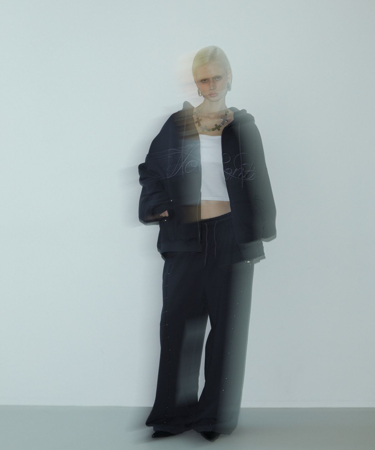 분트(VOONT) Lettering Embroidery Zip-up (CHARCOAL)