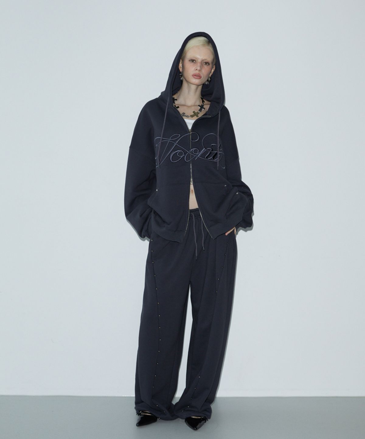 분트(VOONT) Lettering Embroidery Zip-up (CHARCOAL)
