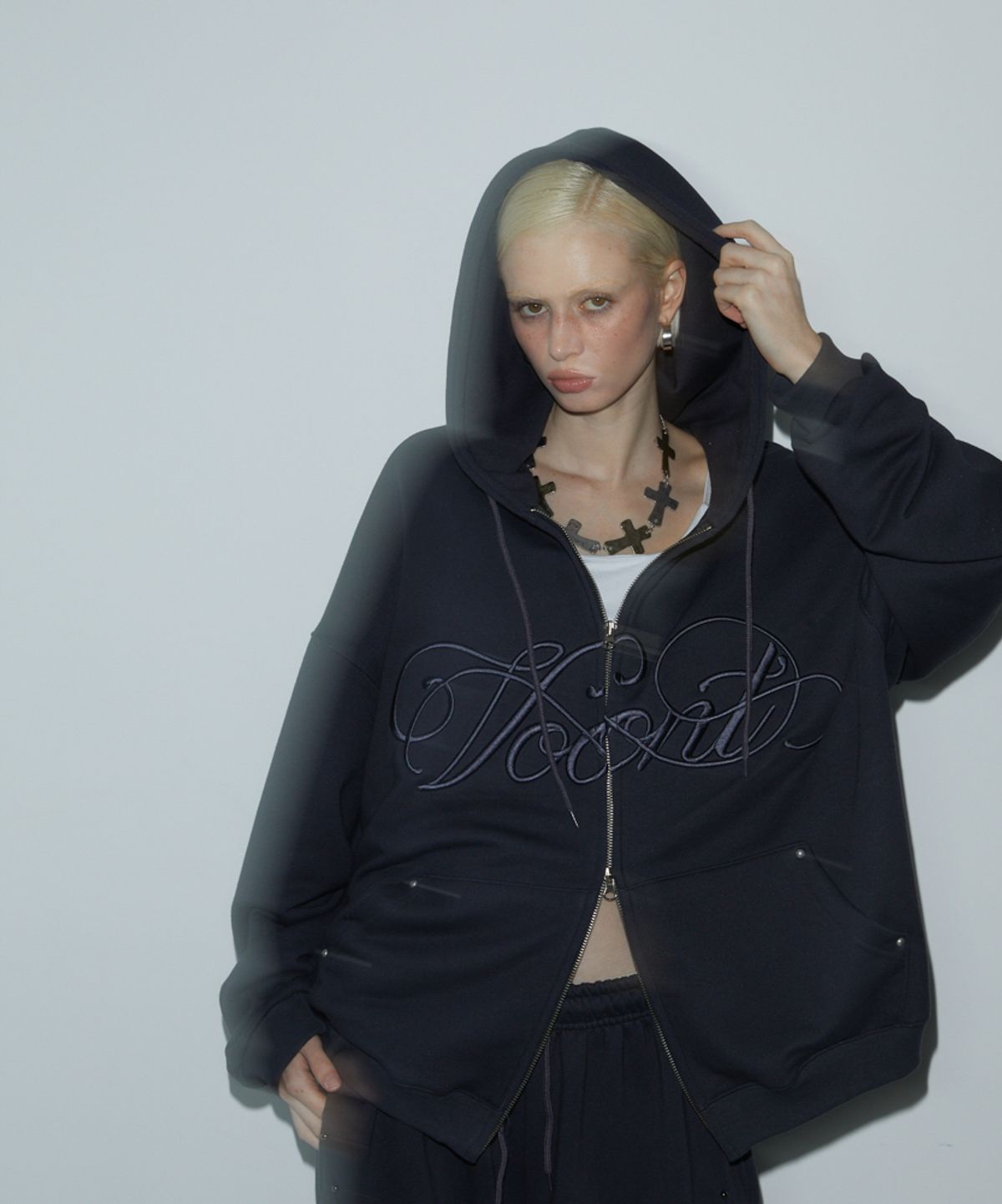 분트(VOONT) Lettering Embroidery Zip-up (CHARCOAL)