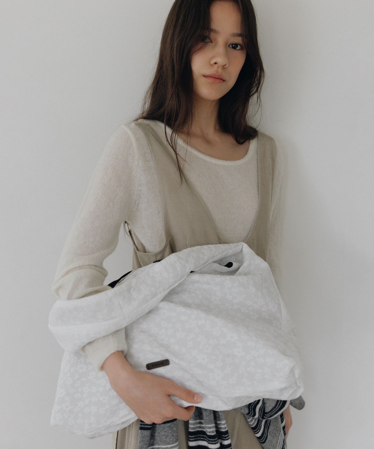 앤니즈(ANDNEEDS) Camilla reversible hobo bag (white)