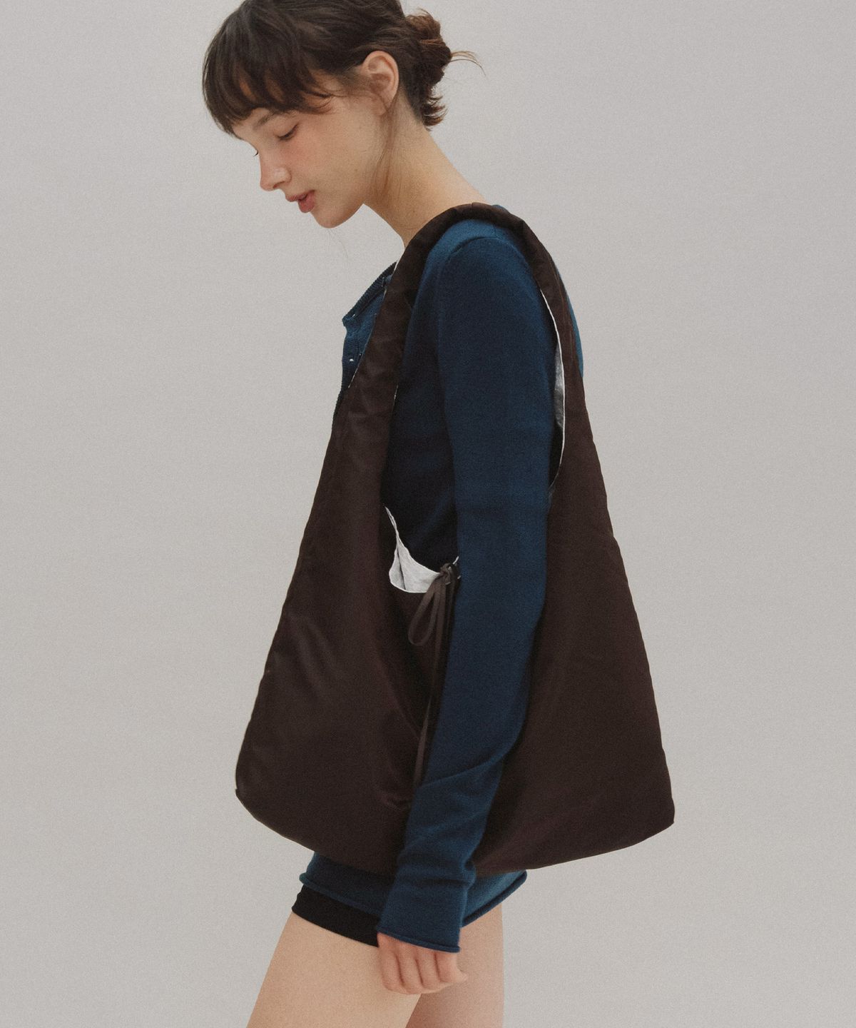 앤니즈(ANDNEEDS) Camilla reversible hobo bag (white)