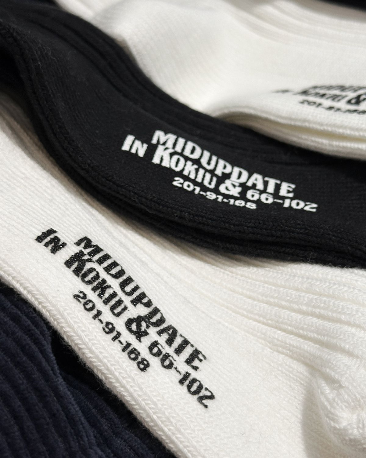 미드업데이트(MIDUPDATE) Basic Middle Socks_2color