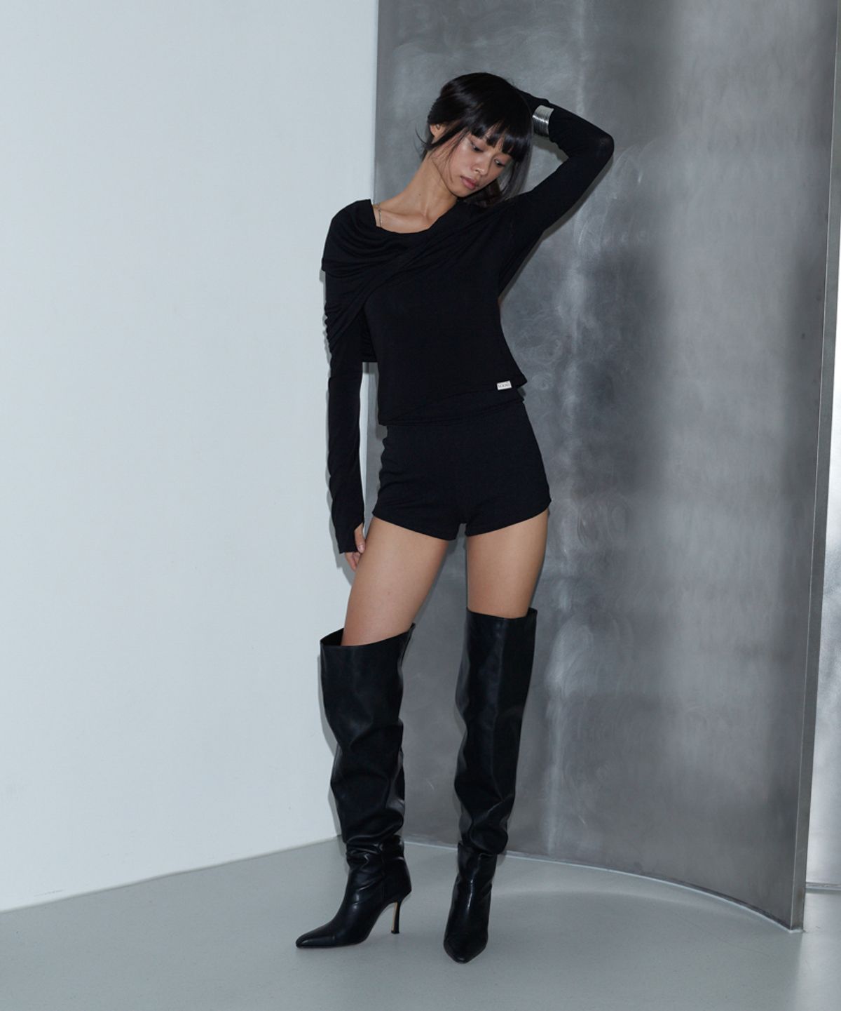 분트(VOONT) Drape Hood T-shirt (BLACK)