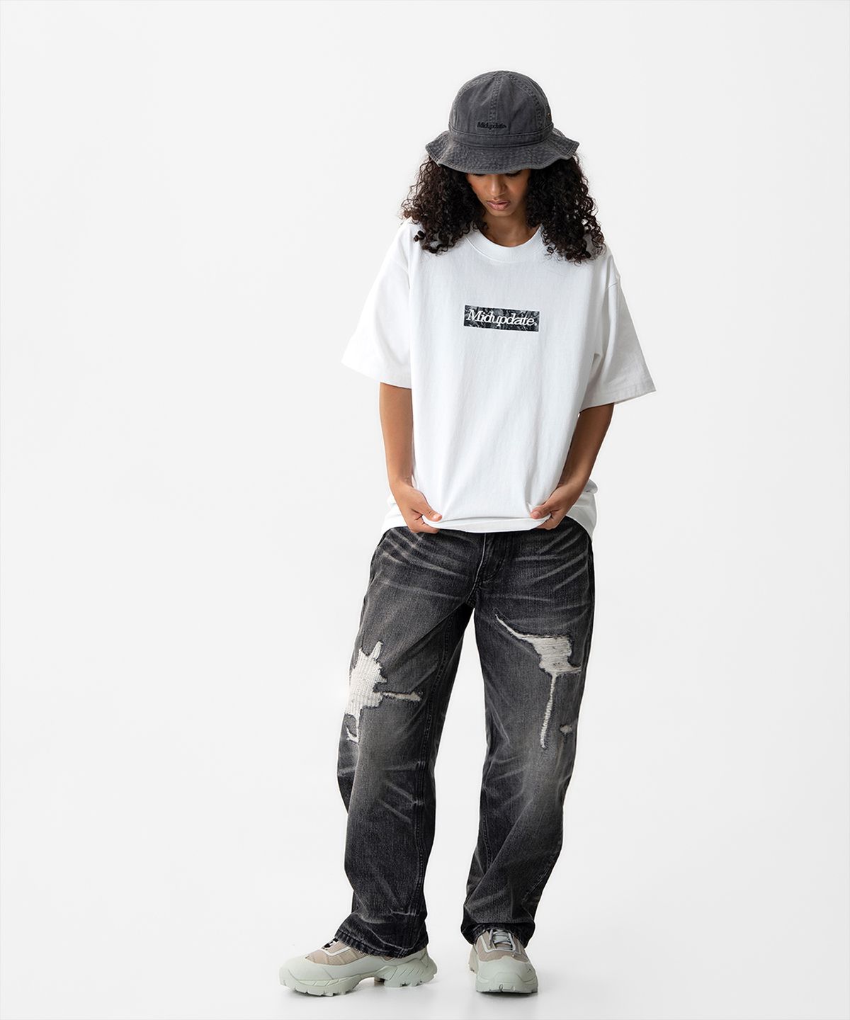 미드업데이트(MIDUPDATE) Destroyed Black Washing Denim Pants_Black