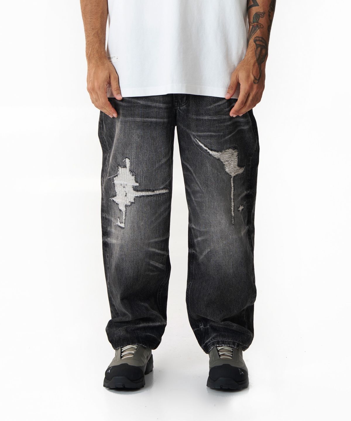 미드업데이트(MIDUPDATE) Destroyed Black Washing Denim Pants_Black