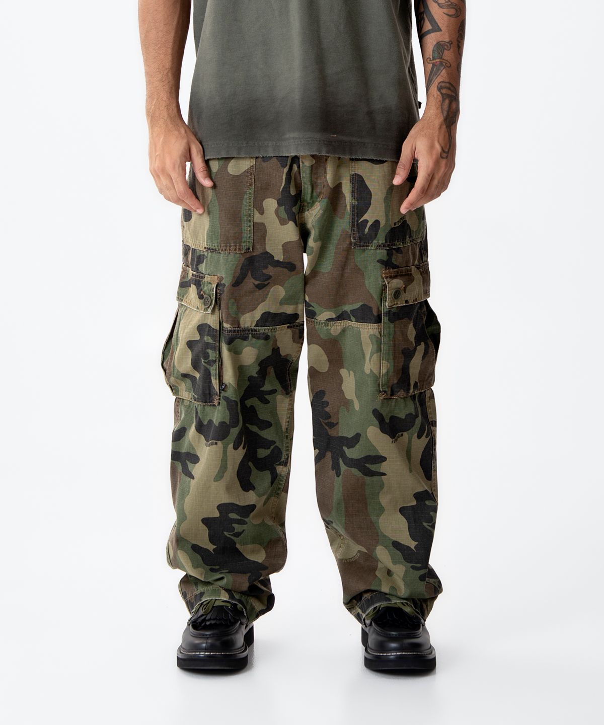 미드업데이트(MIDUPDATE) Classic Camouflage Cargo Pants