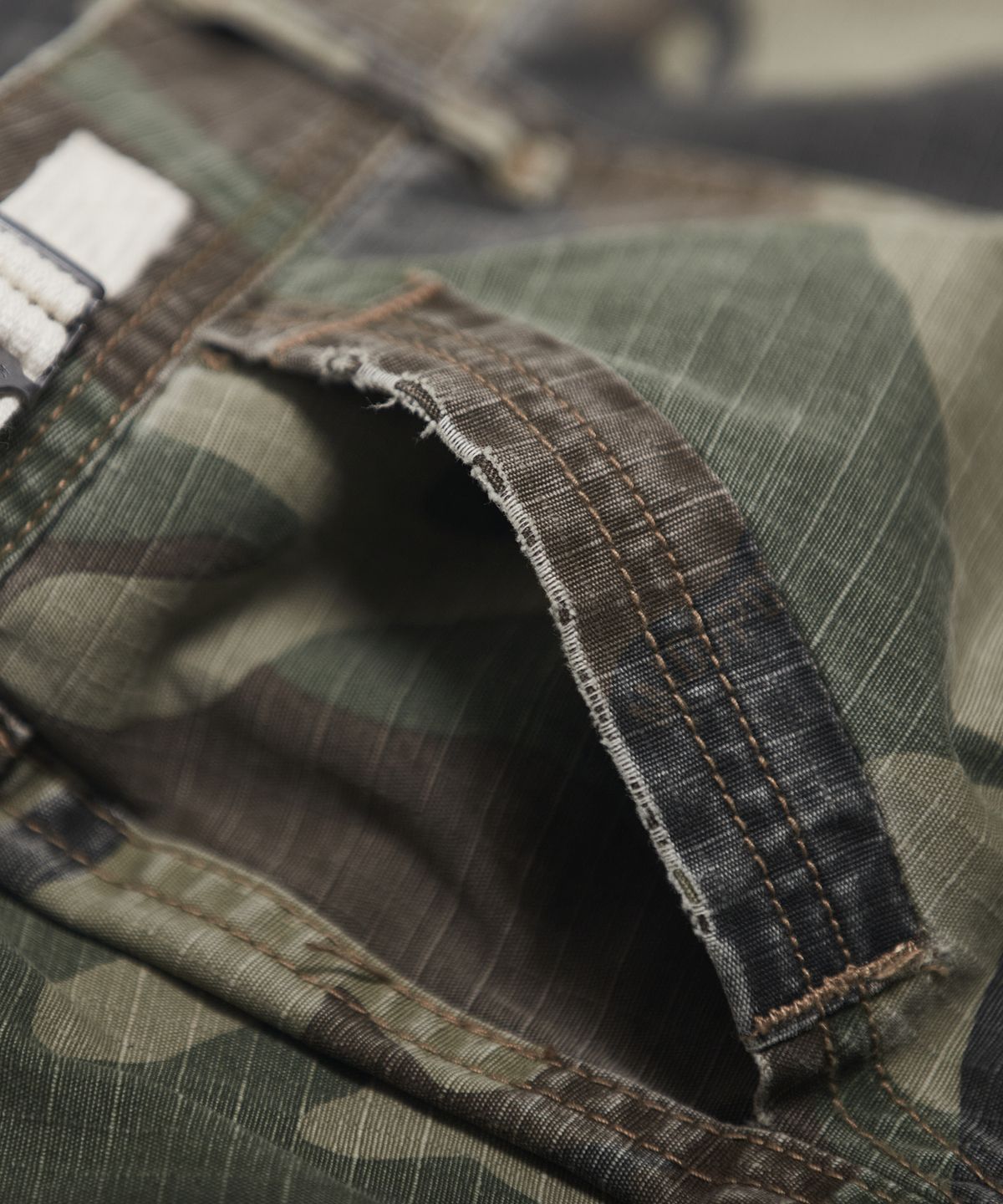 미드업데이트(MIDUPDATE) Classic Camouflage Cargo Pants