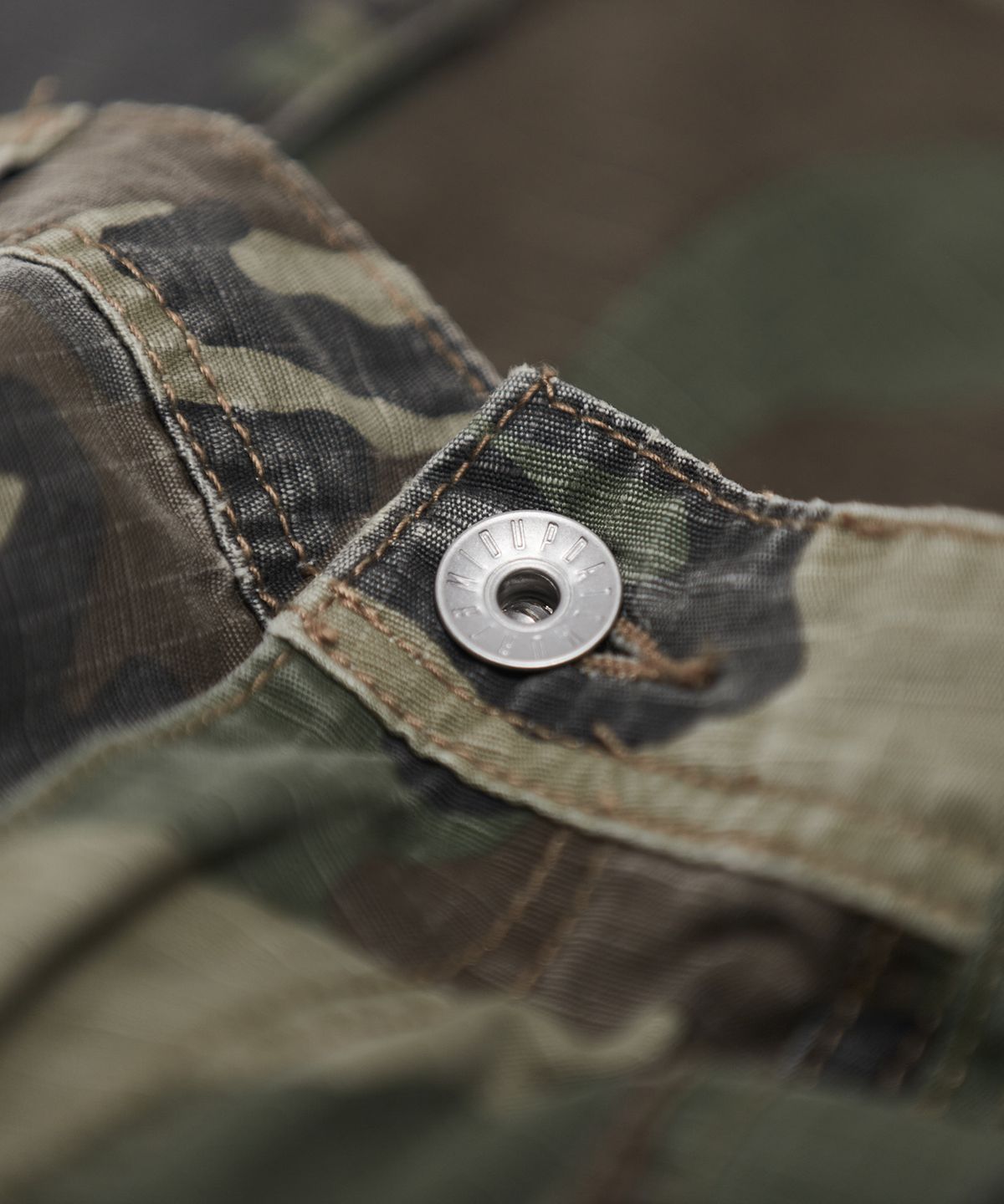 미드업데이트(MIDUPDATE) Classic Camouflage Cargo Pants
