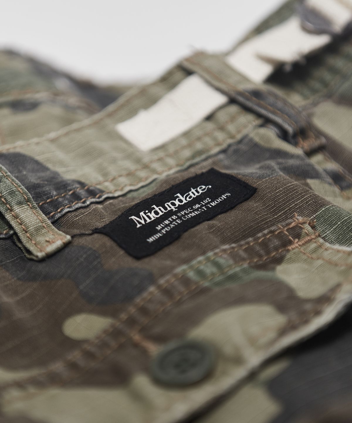미드업데이트(MIDUPDATE) Classic Camouflage Cargo Pants