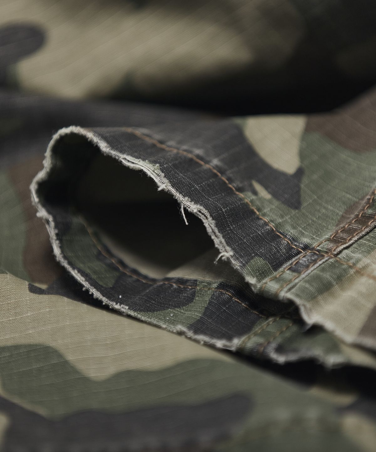 미드업데이트(MIDUPDATE) Classic Camouflage Cargo Pants