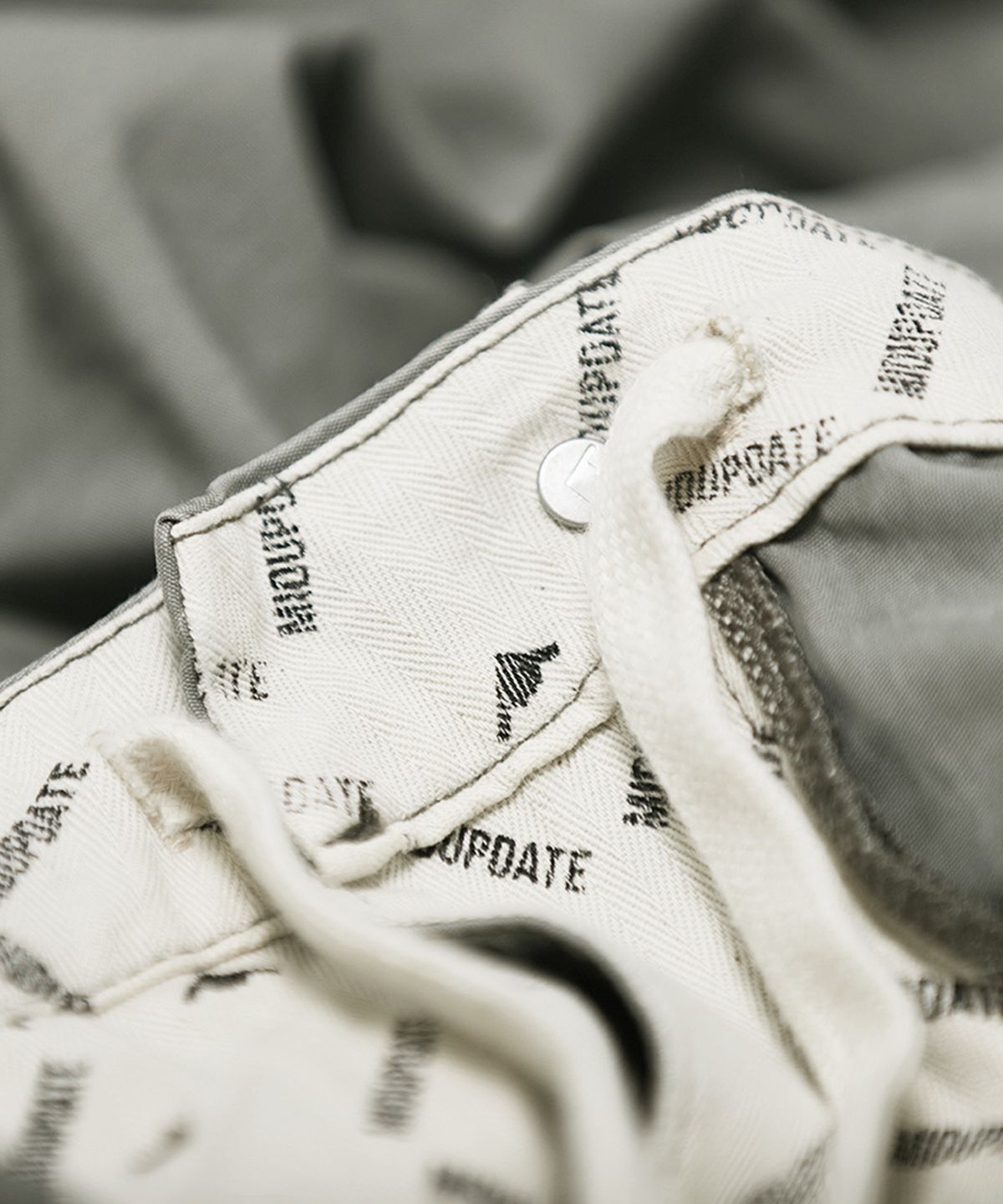 미드업데이트(MIDUPDATE) Utility Zip Pocket Cargo Pants_2color
