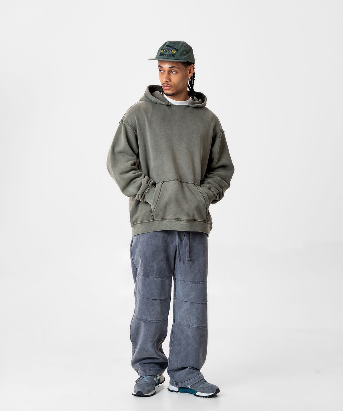 미드업데이트(MIDUPDATE) Garment Dye Essential Logo Hoodie_2color