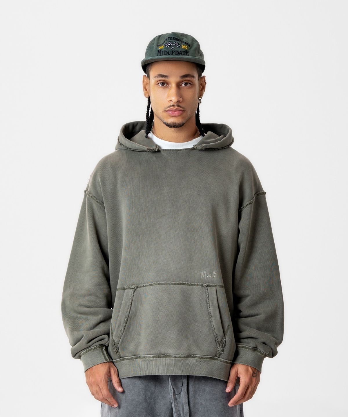 미드업데이트(MIDUPDATE) Garment Dye Essential Logo Hoodie_2color