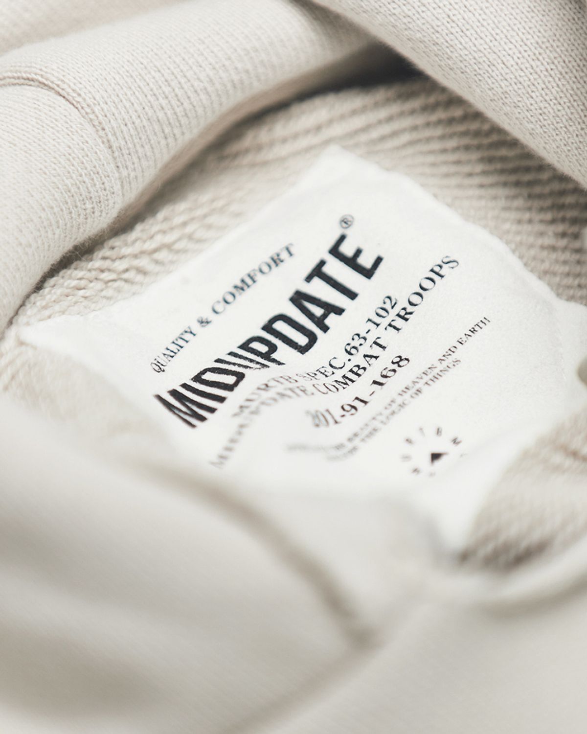 미드업데이트(MIDUPDATE) Garment Dye Essential Logo Hoodie_2color