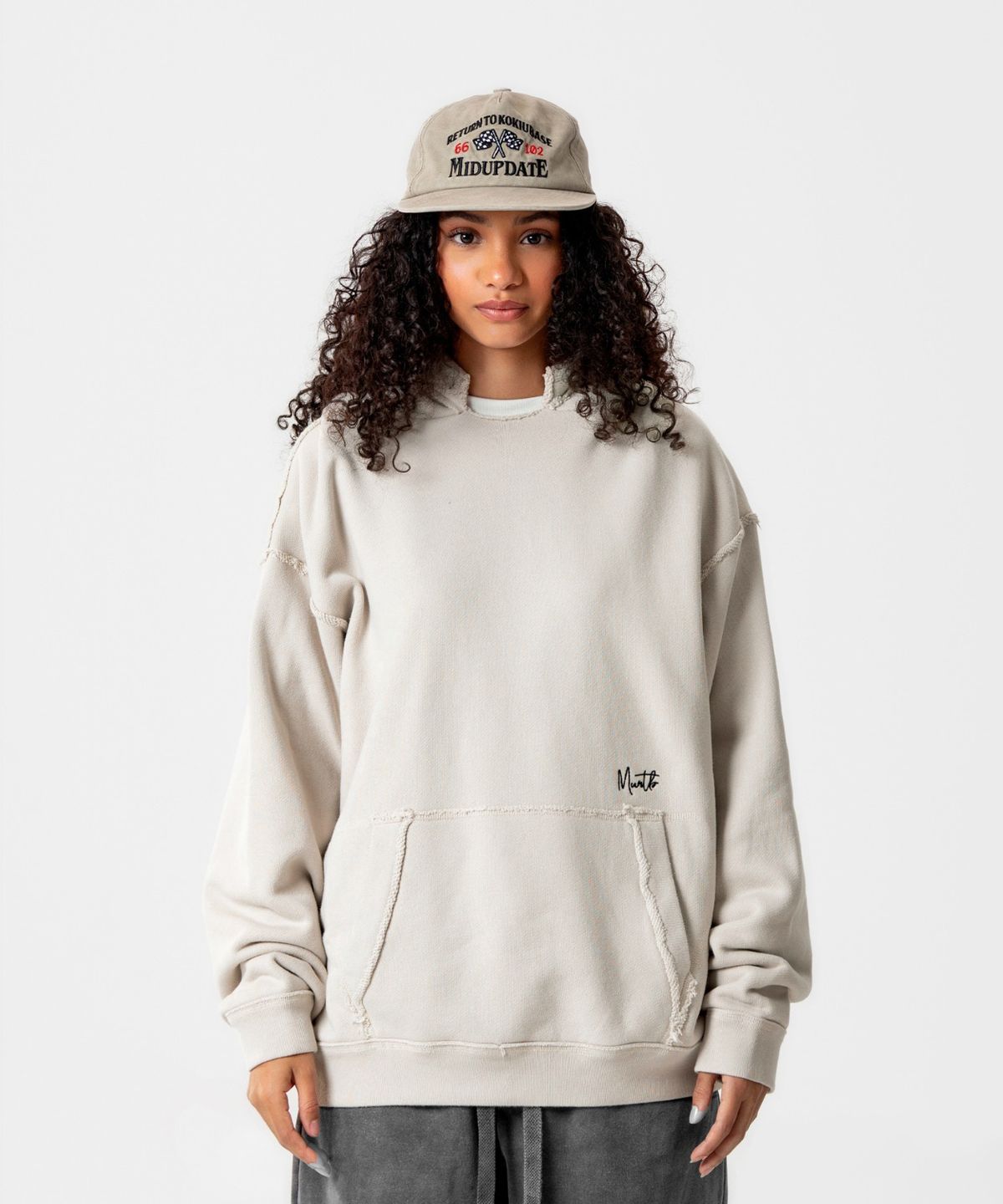 미드업데이트(MIDUPDATE) Garment Dye Essential Logo Hoodie_2color