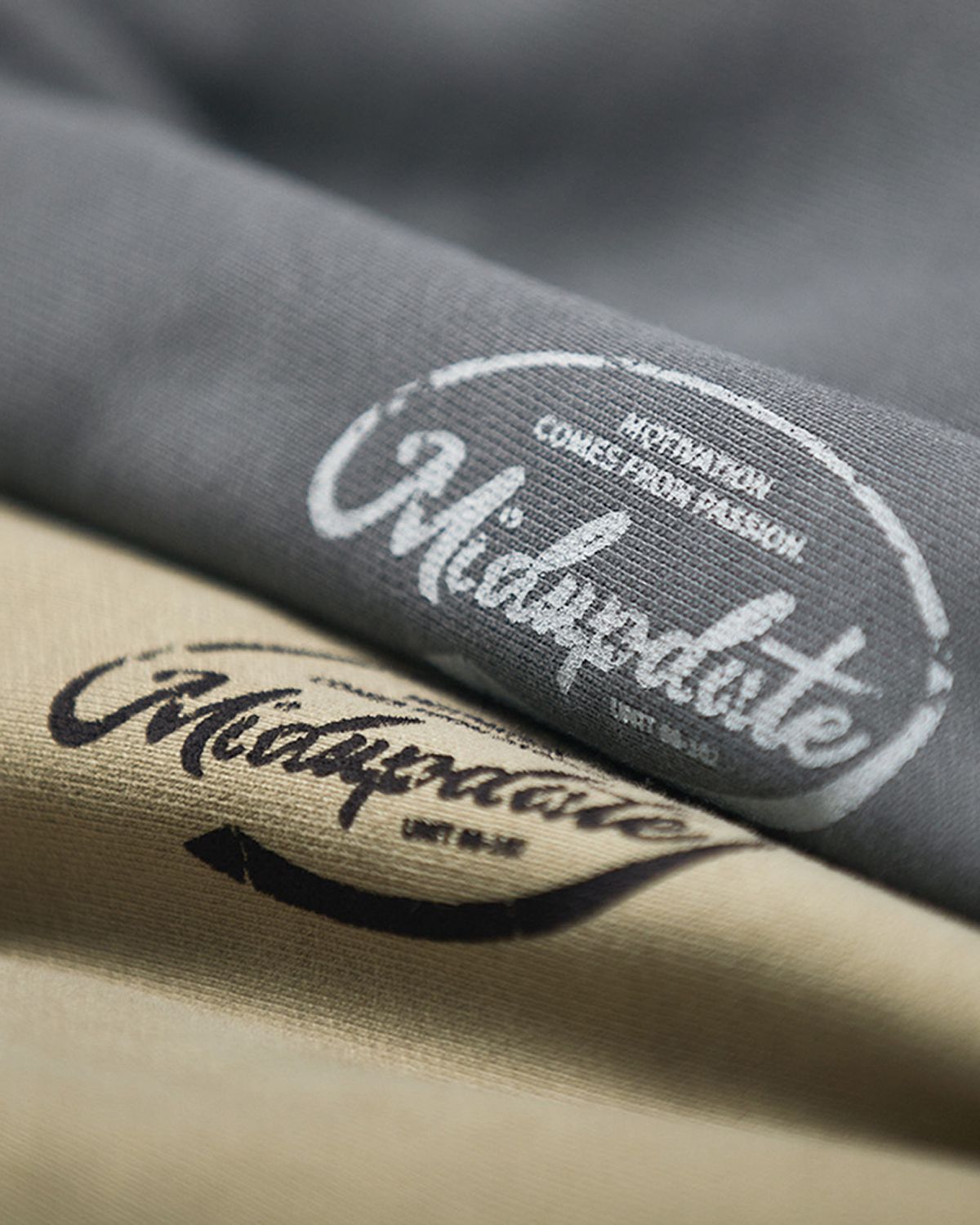 미드업데이트(MIDUPDATE) Vintage Graphic Logo Hoodie_2color