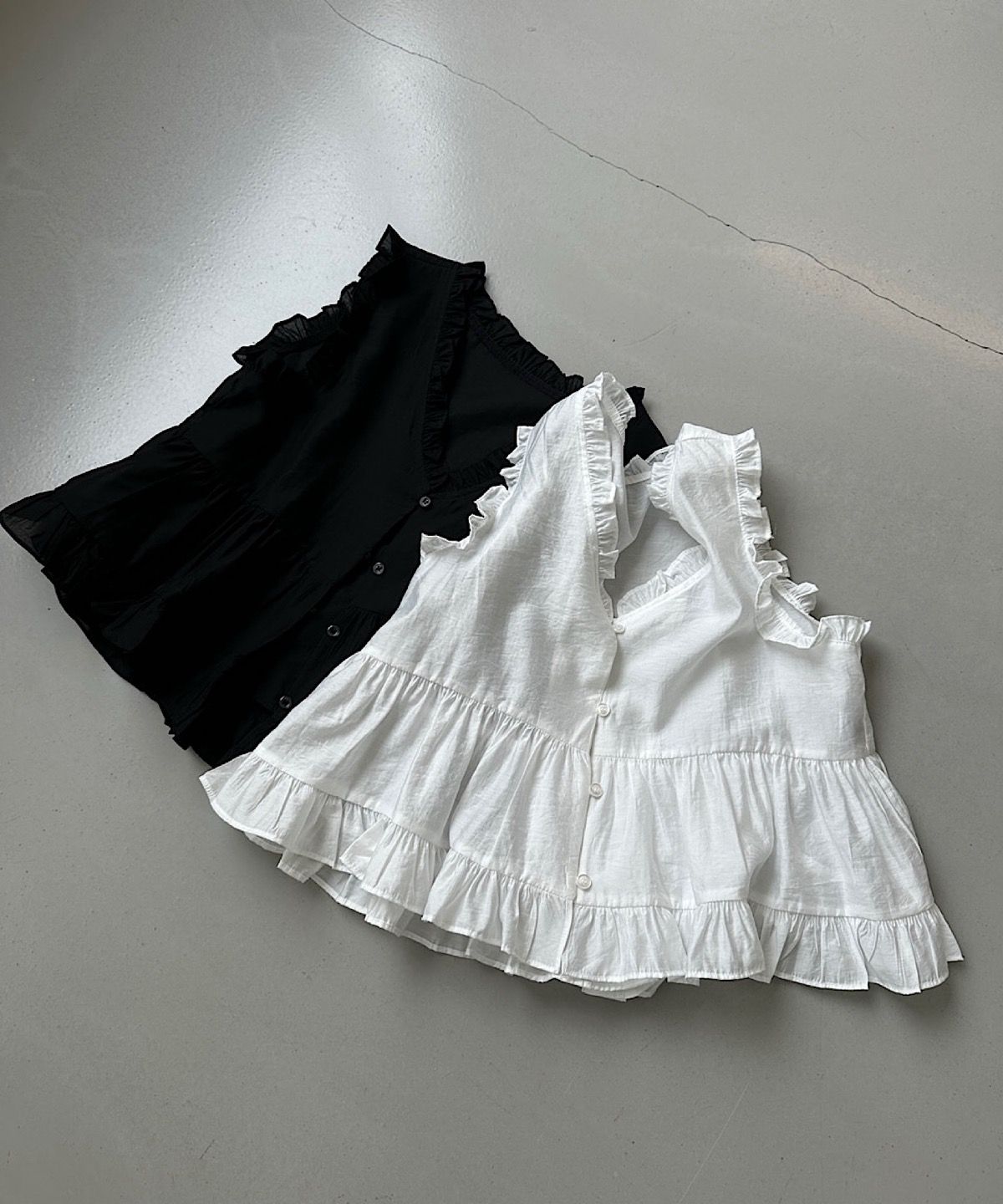 아포엠(APOEM) Frill Blouse - 2colors
