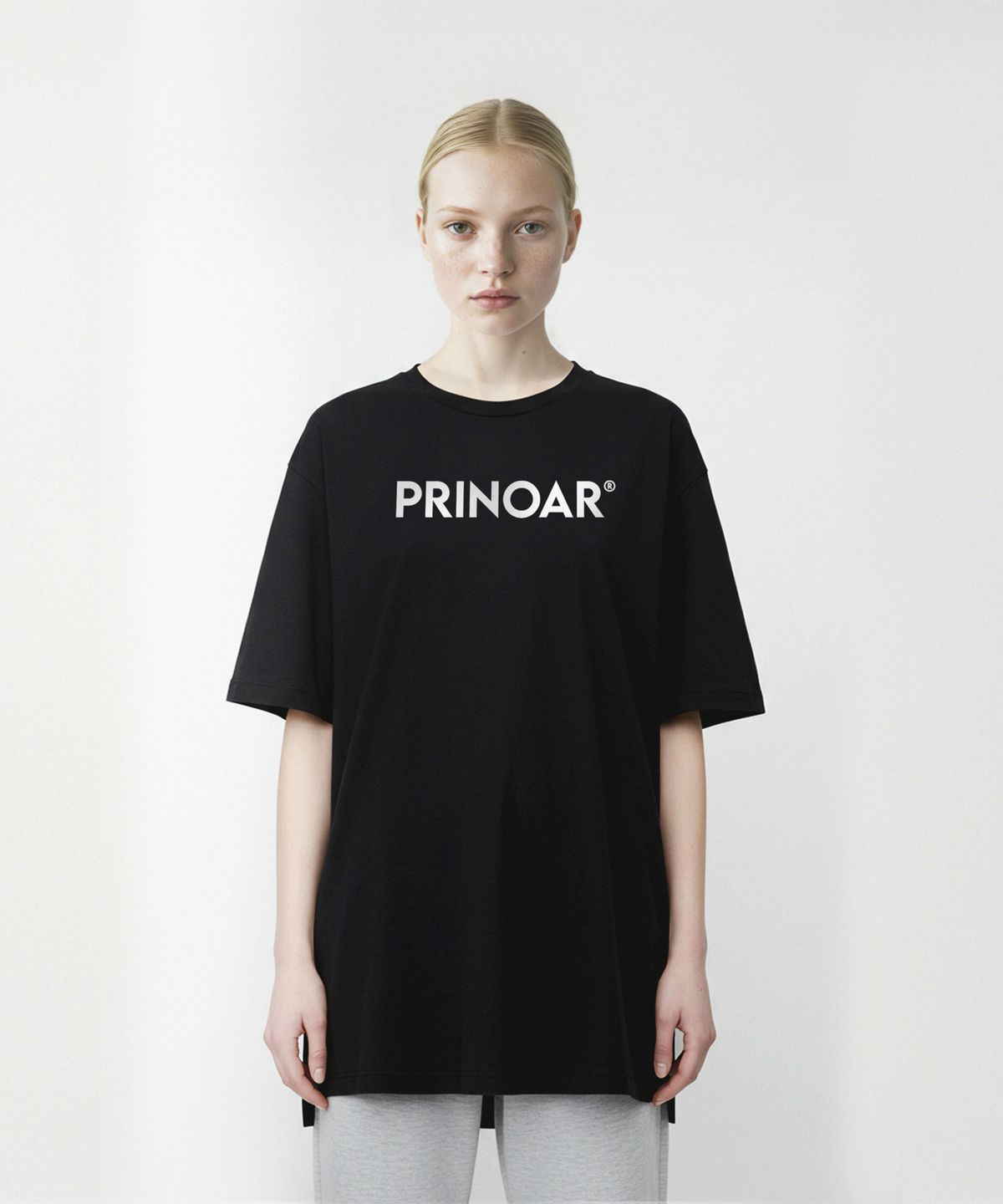 프리노어(PRINOAR) 로고 쿨코튼 오버핏 반팔티-블랙