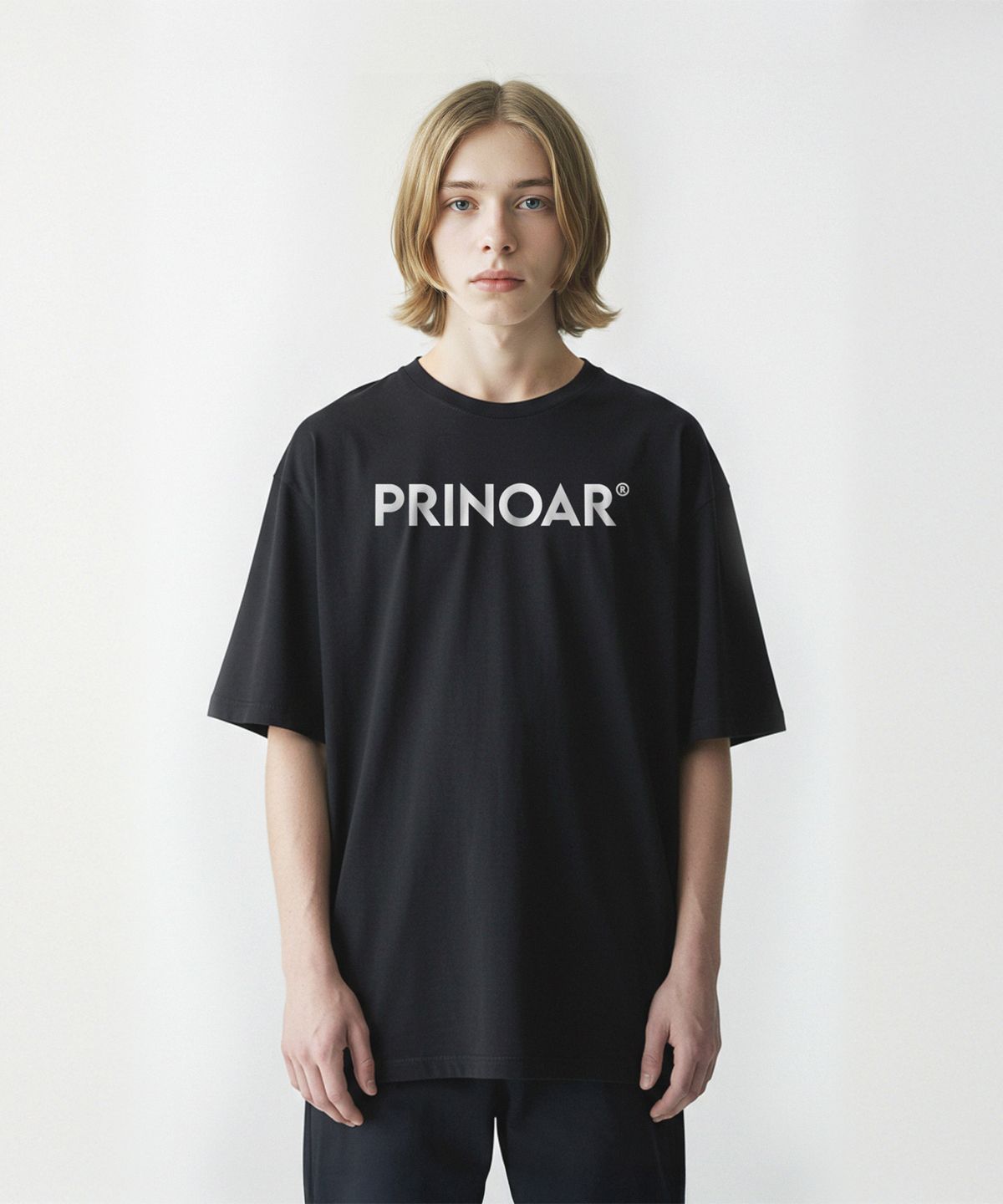 프리노어(PRINOAR) 로고 쿨코튼 오버핏 반팔티-블랙