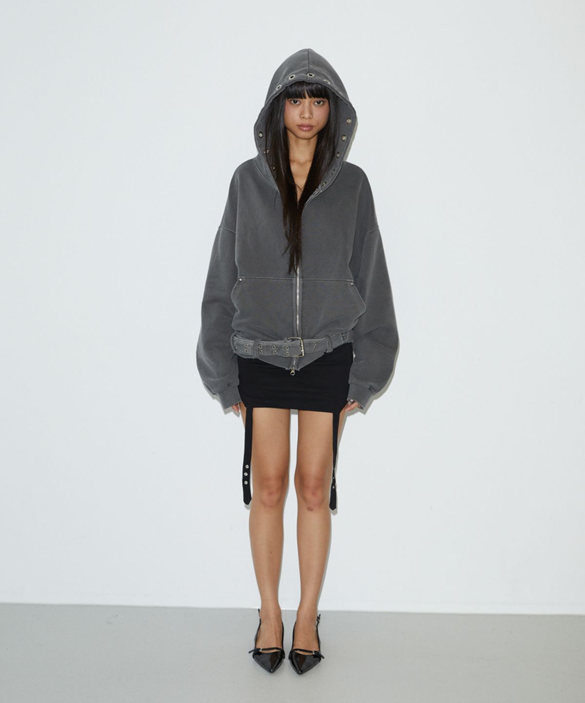 분트(VOONT) Eyelet Belt Hood Zip-up (CHARCOAL)