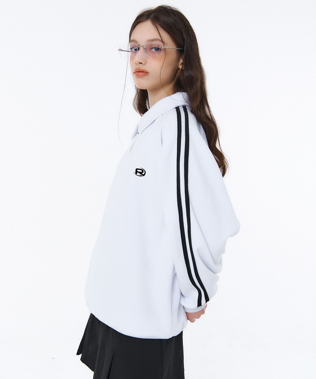 랜덤오프(RANDOMOFF) ROF ESSENTIAL SPORTY TRACK HALF ZIP OVER FIT SWEATSHIRT (2color)