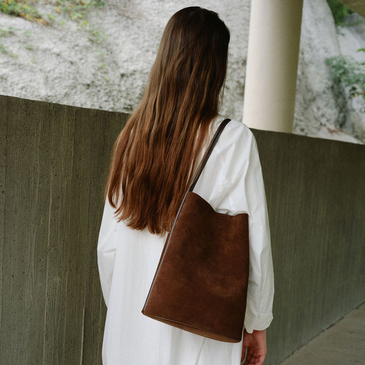 로서울(ROH SEOUL) Large Mug shoulder bag Suede Chestnut