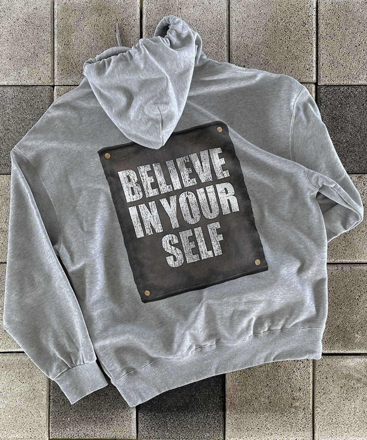 커버라이즈(COVERIZE) BELIEVE IN YOURSELF 패치  그래픽 후드티 (GRAY)