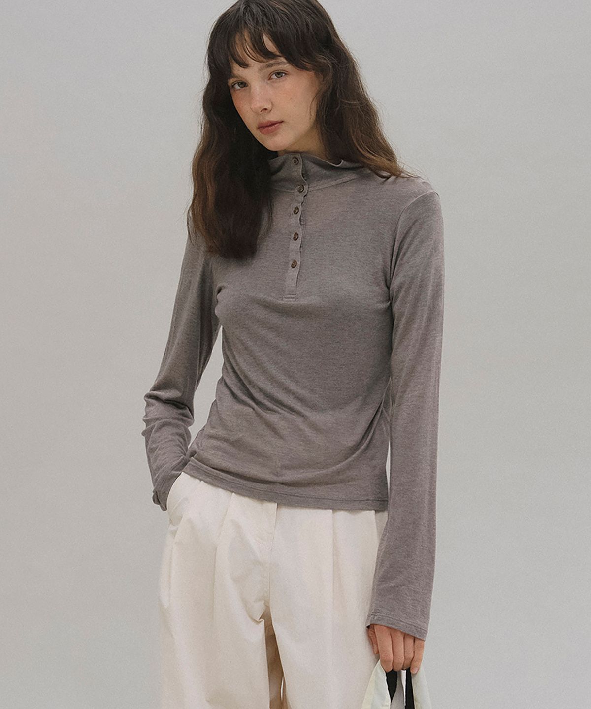 앤니즈(ANDNEEDS) Port henry neck tee (cocoa brown)