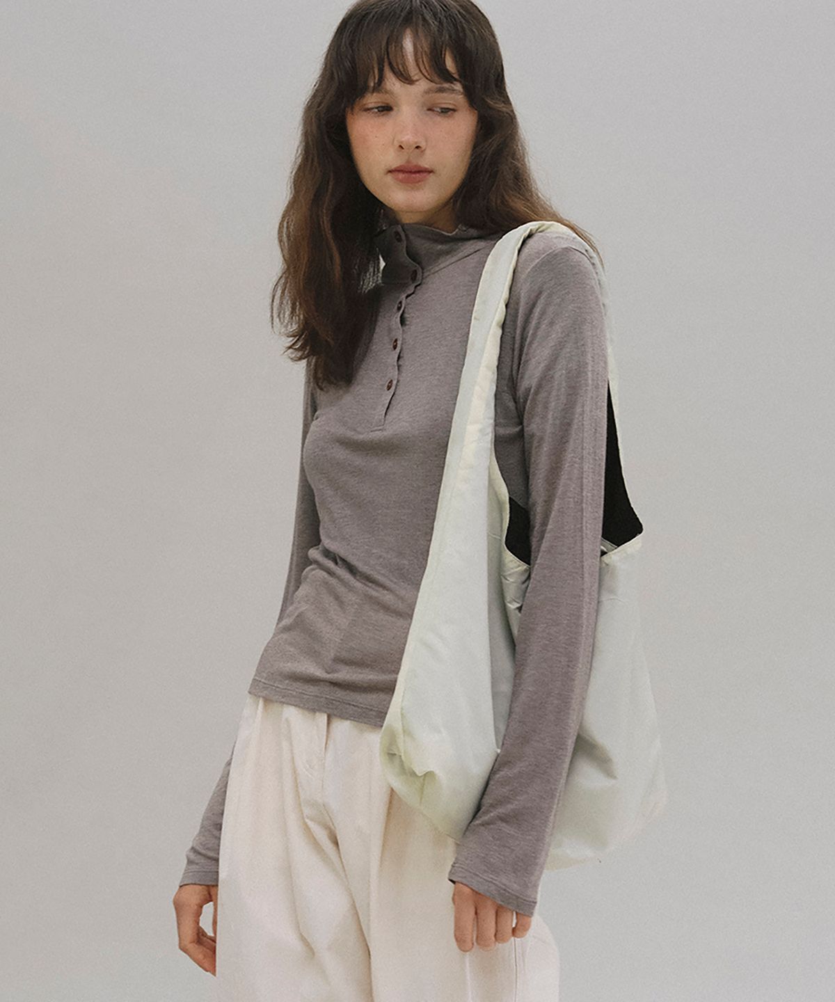 앤니즈(ANDNEEDS) Port henry neck tee (cocoa brown)