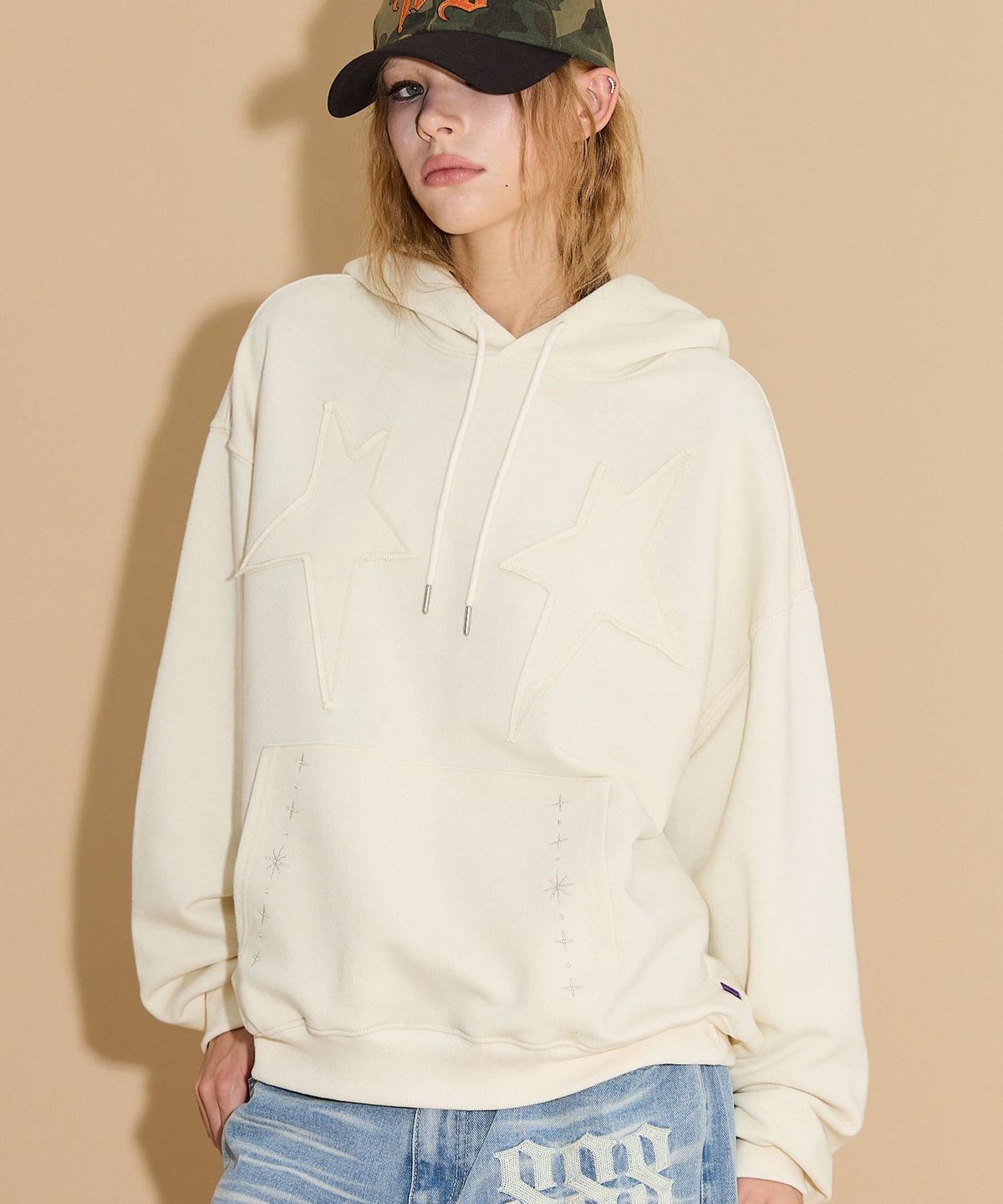 후드후드(HOODHOOD) 스타 아플리케 자수 후드 아이보리