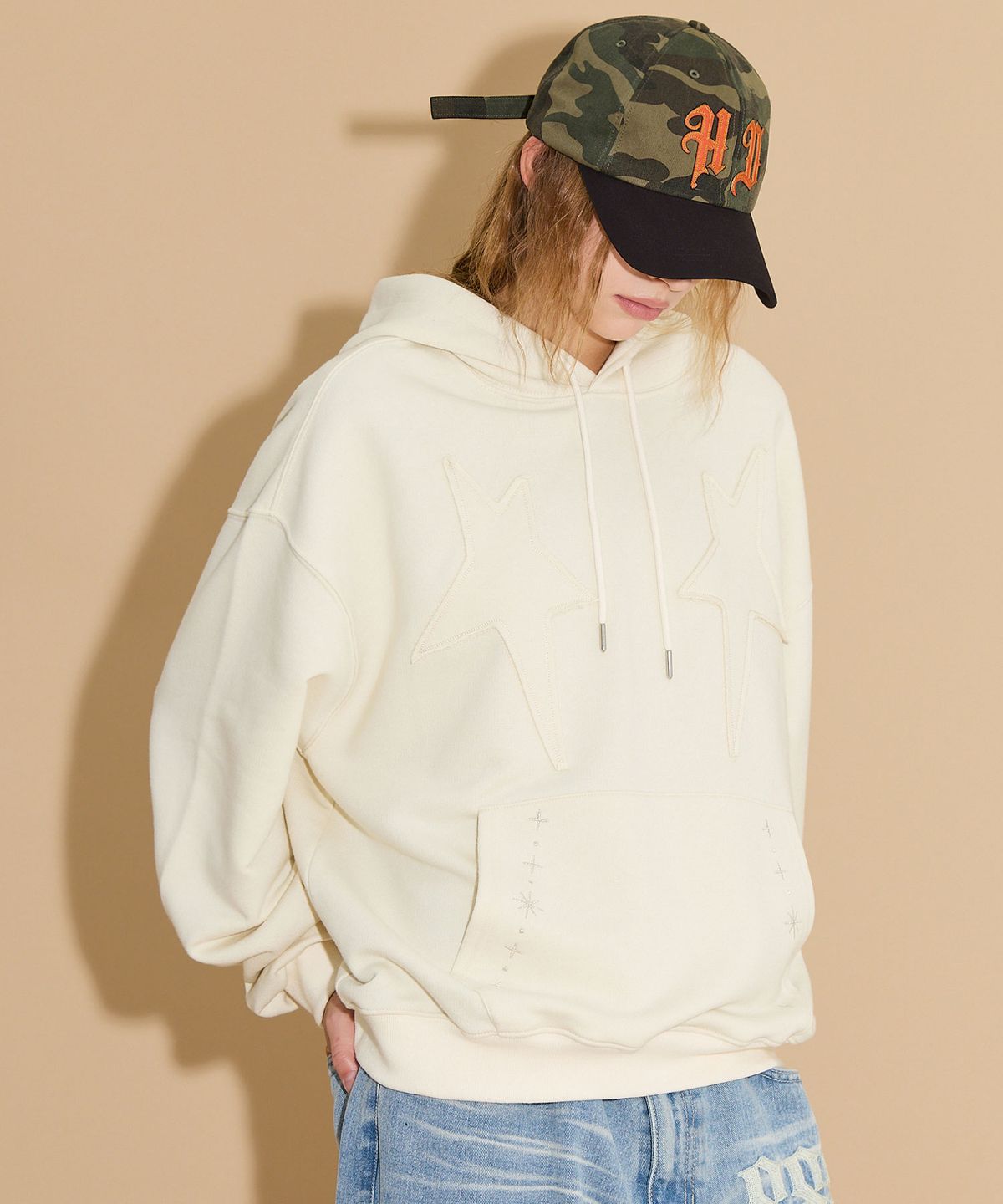 후드후드(HOODHOOD) 스타 아플리케 자수 후드 아이보리